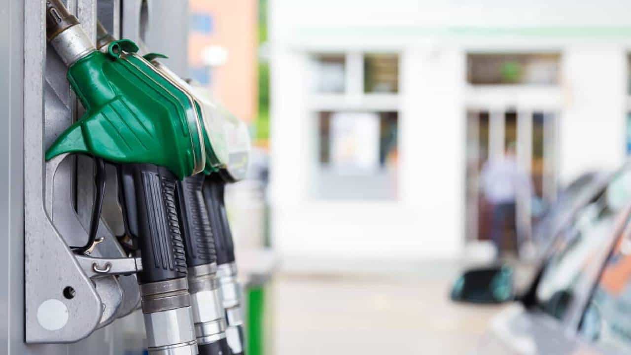 Petrol Diesel Price on December 25: ಉತ್ತರ ಪ್ರದೇಶದಲ್ಲಿ ಇಂಧನ ಬೆಲೆ ಇಳಿಕೆ, ಮಹಾರಾಷ್ಟ್ರದಲ್ಲಿ ಏರಿಕೆ Petrol Diesel Price on December 25: ಉತ್ತರ ಪ್ರದೇಶದಲ್ಲಿ ಇಂಧನ ಬೆಲೆ ಇಳಿಕೆ, ಮಹಾರಾಷ್ಟ್ರದಲ್ಲಿ ಏರಿಕೆ