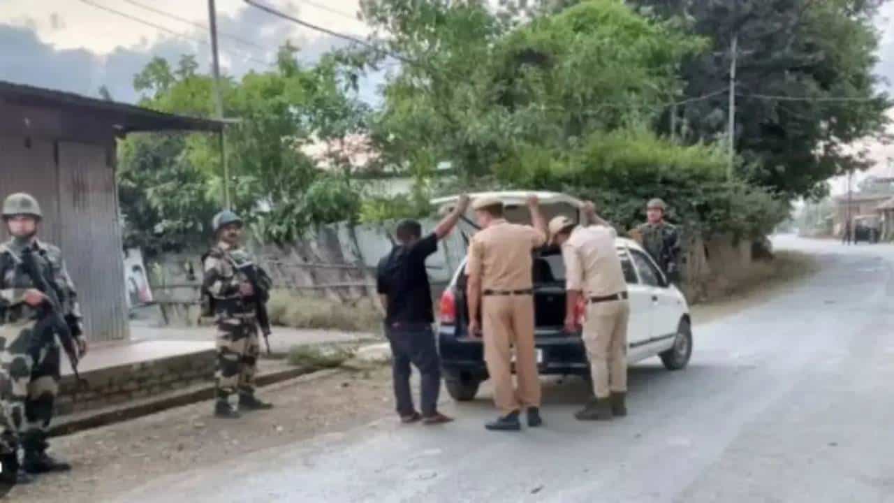 ಮಣಿಪುರದಲ್ಲಿ ಮತ್ತೆ ಉದ್ವಿಗ್ನತೆ, ಬಿಹಾರದ ಇಬ್ಬರು ವಲಸೆ ಕಾರ್ಮಿಕರನ್ನು ಗುಂಡಿಕ್ಕಿ ಹತ್ಯೆ ಮಣಿಪುರದಲ್ಲಿ ಮತ್ತೆ ಉದ್ವಿಗ್ನತೆ, ಬಿಹಾರದ ಇಬ್ಬರು ವಲಸೆ ಕಾರ್ಮಿಕರನ್ನು ಗುಂಡಿಕ್ಕಿ ಹತ್ಯೆ