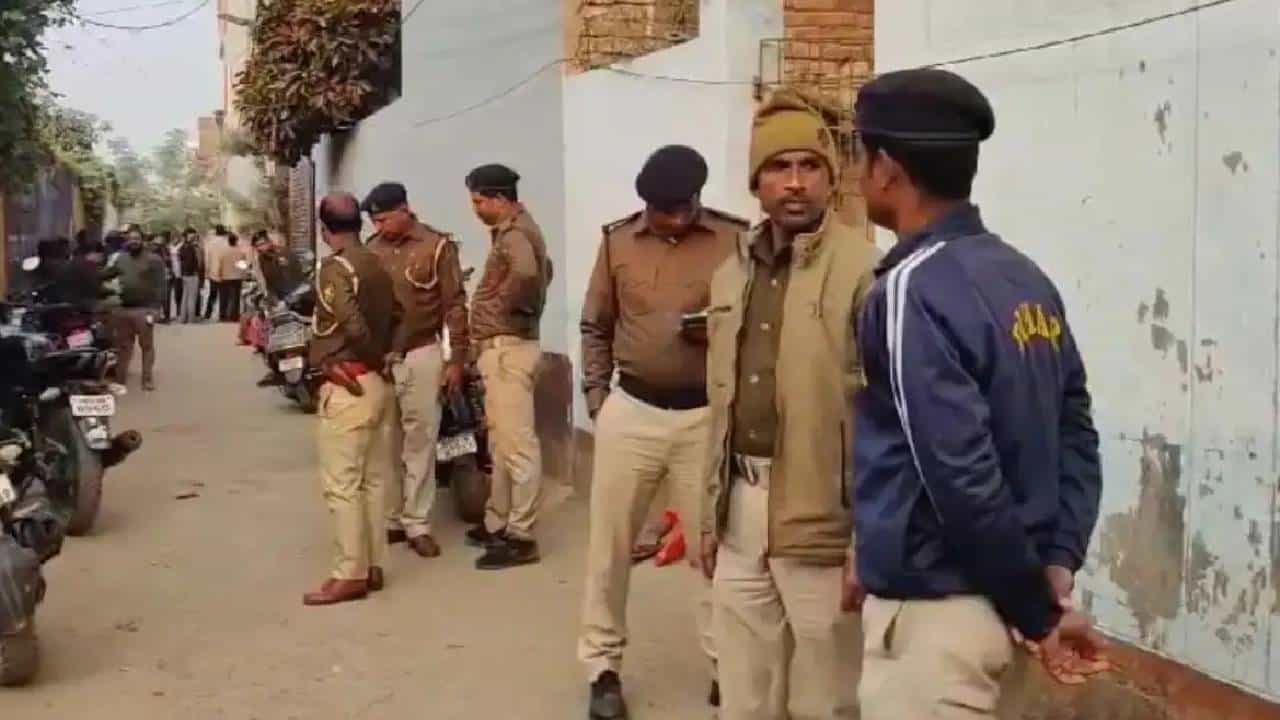 ಉತ್ತರ ಪ್ರದೇಶ: ಚಲಿಸುತ್ತಿದ್ದ ರೈಲಿನ ಎದುರು ಹಾರಿ ವಿದ್ಯಾರ್ಥಿನಿ ಆತ್ಮಹತ್ಯೆ ಉತ್ತರ ಪ್ರದೇಶ: ಚಲಿಸುತ್ತಿದ್ದ ರೈಲಿನ ಎದುರು ಹಾರಿ ವಿದ್ಯಾರ್ಥಿನಿ ಆತ್ಮಹತ್ಯೆ