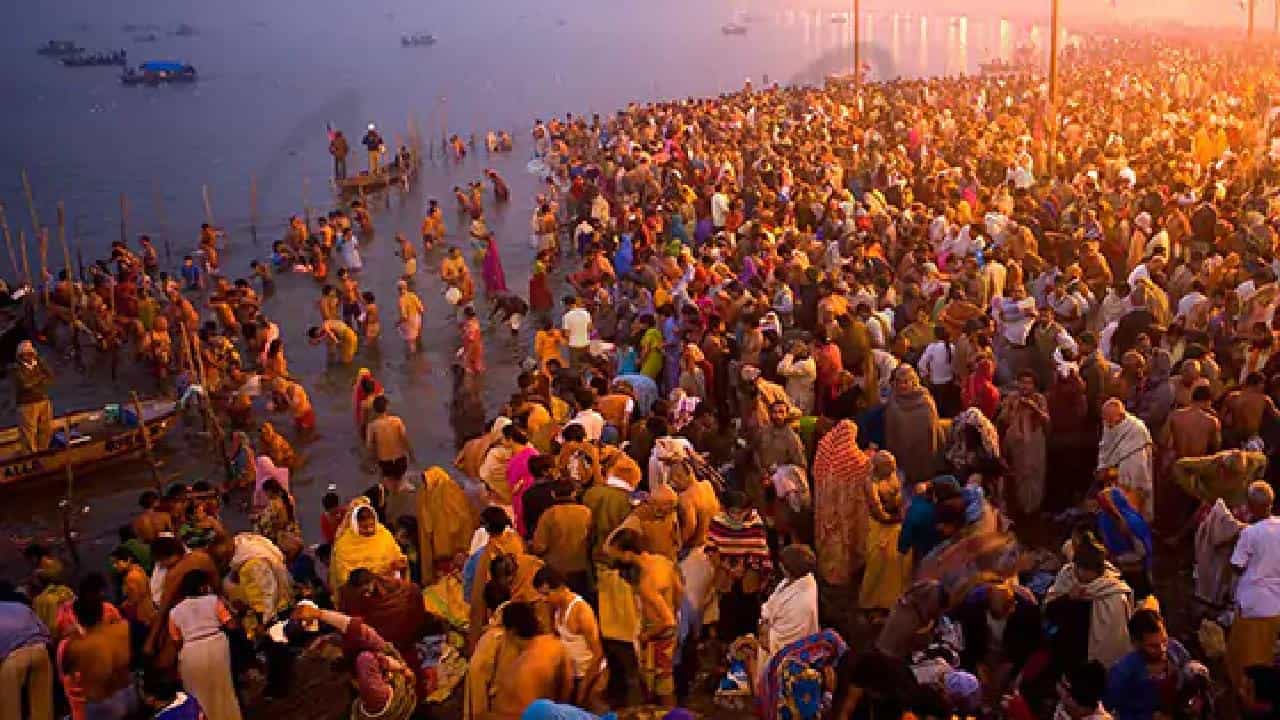 Mahakumbh 2025: ಮಹಾಕುಂಭವನ್ನು ಸನಾತನ ಧರ್ಮದಲ್ಲಿ ಏಕೆ ವಿಶೇಷವೆಂದು ಪರಿಗಣಿಸಲಾಗಿದೆ? Mahakumbh 2025: ಮಹಾಕುಂಭವನ್ನು ಸನಾತನ ಧರ್ಮದಲ್ಲಿ ಏಕೆ ವಿಶೇಷವೆಂದು ಪರಿಗಣಿಸಲಾಗಿದೆ?