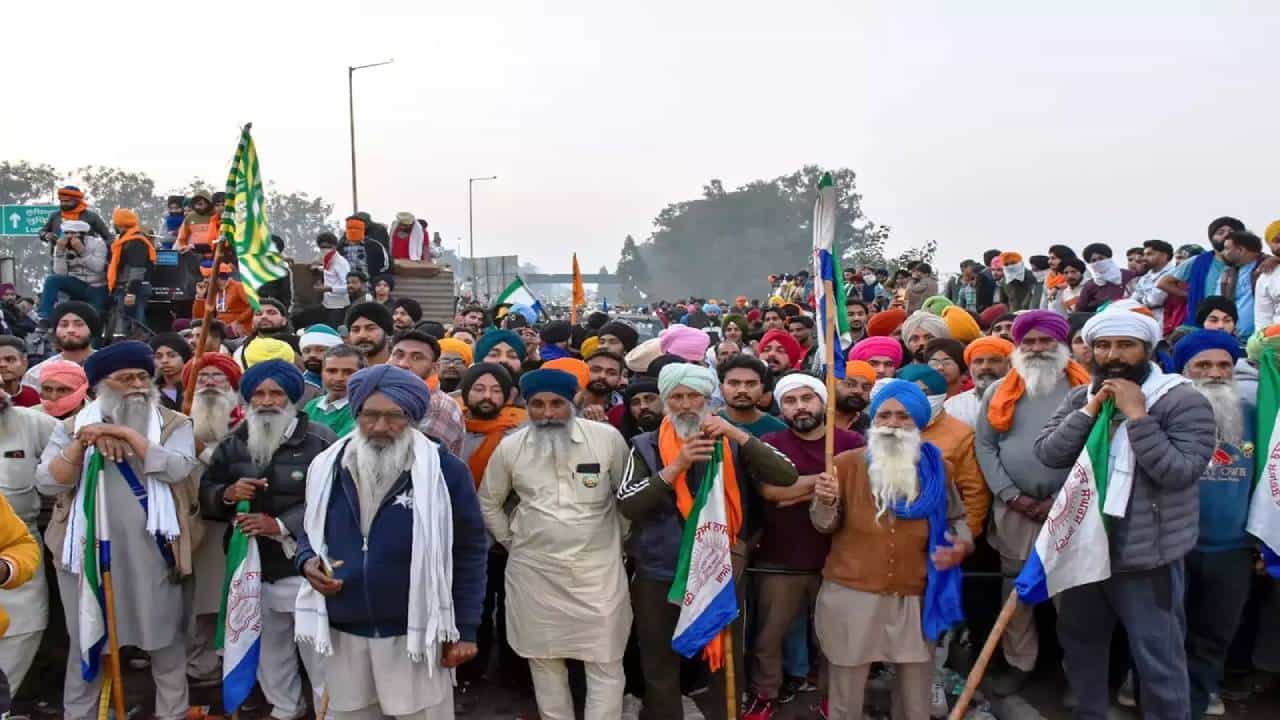 Farmers Protest: ನೋಯ್ಡಾದಿಂದ ದೆಹಲಿಗೆ ರೈತರ ಪ್ರತಿಭಟನಾ ಮೆರವಣಿಗೆ, ಬೇಡಿಕೆಗಳೇನೇನು? Farmers Protest: ನೋಯ್ಡಾದಿಂದ ದೆಹಲಿಗೆ ರೈತರ ಪ್ರತಿಭಟನಾ ಮೆರವಣಿಗೆ, ಬೇಡಿಕೆಗಳೇನೇನು?