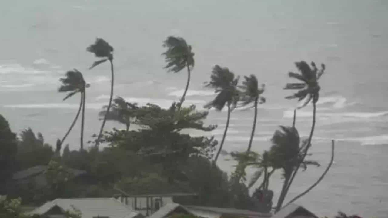 Cyclone Fengal: ಕರಾವಳಿ ಮತ್ತು ಮಳೆನಾಡು ಜಿಲ್ಲೆಗಳಲ್ಲಿ ಡಿಸೆಂಬರ್ 3ರವರೆಗೆ ಮಳೆ Cyclone Fengal: ಕರಾವಳಿ ಮತ್ತು ಮಳೆನಾಡು ಜಿಲ್ಲೆಗಳಲ್ಲಿ ಡಿಸೆಂಬರ್ 3ರವರೆಗೆ ಮಳೆ