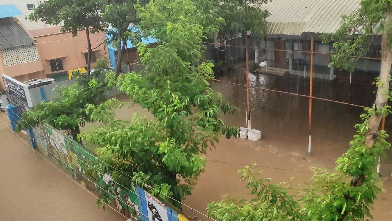 Cyclone Fengal: ಪುದುಚೇರಿಯಲ್ಲಿ 30 ವರ್ಷಗಳಿಂದೀಚೆಗೆ ಕಾಣದ ಅತಿ ಹೆಚ್ಚು ಮಳೆ, ಪ್ರವಾಹದಂಥಾ ಸ್ಥಿತಿ Cyclone Fengal: ಪುದುಚೇರಿಯಲ್ಲಿ 30 ವರ್ಷಗಳಿಂದೀಚೆಗೆ ಕಾಣದ ಅತಿ ಹೆಚ್ಚು ಮಳೆ, ಪ್ರವಾಹದಂಥಾ ಸ್ಥಿತಿ