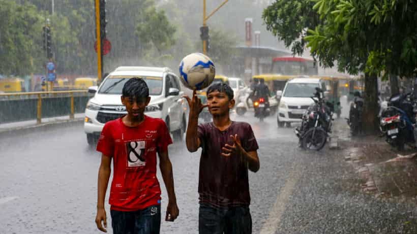 Karnataka Rains: ಮುಂದಿನ 48 ಗಂಟೆಗಳಲ್ಲಿ ಬೆಂಗಳೂರಲ್ಲಿ ಭಾರಿ ಮಳೆ, ಯೆಲ್ಲೋ ಅಲರ್ಟ್