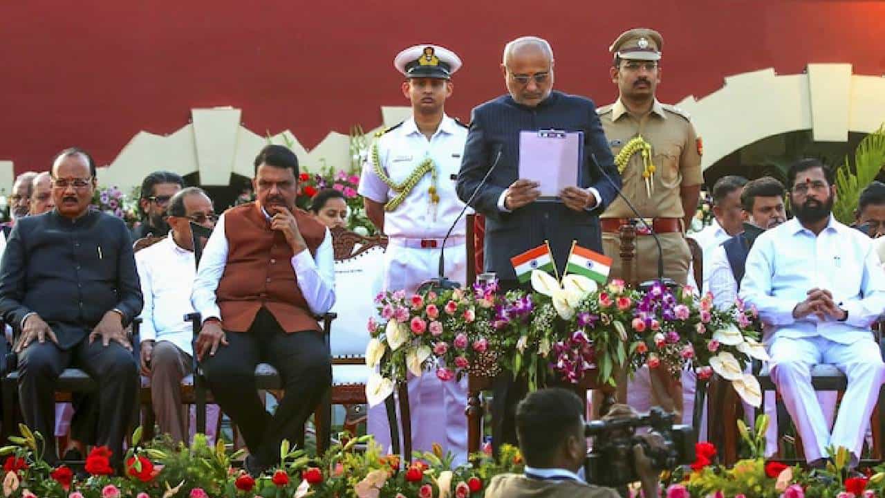 Maharashtra Cabinet Expansion: ಮಹಾರಾಷ್ಟ್ರ ಸಂಪುಟ ವಿಸ್ತರಣೆ: ಬಾವಾಂಕುಲೆ, ಮುಂಡೆ ಸೇರಿ 39 ಸಚಿವರ ಪ್ರಮಾಣವಚನ Maharashtra Cabinet Expansion: ಮಹಾರಾಷ್ಟ್ರ ಸಂಪುಟ ವಿಸ್ತರಣೆ: ಬಾವಾಂಕುಲೆ, ಮುಂಡೆ ಸೇರಿ 39 ಸಚಿವರ ಪ್ರಮಾಣವಚನ
