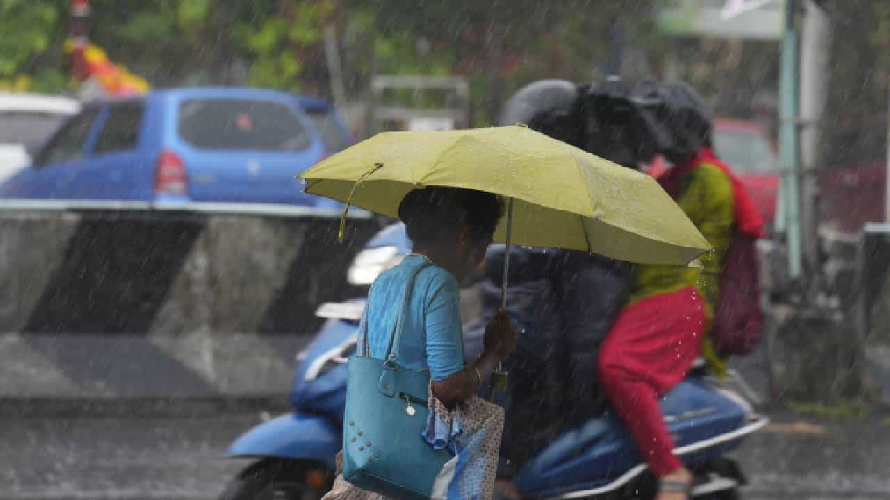 Karnataka Weather: ಕರ್ನಾಟಕದ 19ಕ್ಕೂ ಹೆಚ್ಚು ಜಿಲ್ಲೆಗಳಲ್ಲಿ ಡಿಸೆಂಬರ್ 28ರವರೆಗೆ ಮಳೆ Karnataka Weather: ಕರ್ನಾಟಕದ 19ಕ್ಕೂ ಹೆಚ್ಚು ಜಿಲ್ಲೆಗಳಲ್ಲಿ ಡಿಸೆಂಬರ್ 28ರವರೆಗೆ ಮಳೆ