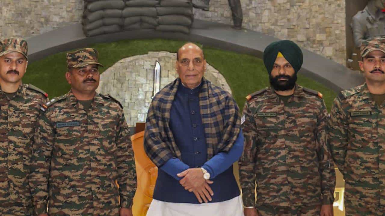 ಹತ್ತು ವರ್ಷದಲ್ಲಿ ರಕ್ಷಣಾ ವಲಯದ ರಫ್ತಿನಲ್ಲಿ ಹತ್ತು ಪಟ್ಟು ಹೆಚ್ಚಳ; ರಾಜನಾಥ್ ಸಿಂಗ್ ಪ್ರಶಂಸೆ ಹತ್ತು ವರ್ಷದಲ್ಲಿ ರಕ್ಷಣಾ ವಲಯದ ರಫ್ತಿನಲ್ಲಿ ಹತ್ತು ಪಟ್ಟು ಹೆಚ್ಚಳ; ರಾಜನಾಥ್ ಸಿಂಗ್ ಪ್ರಶಂಸೆ