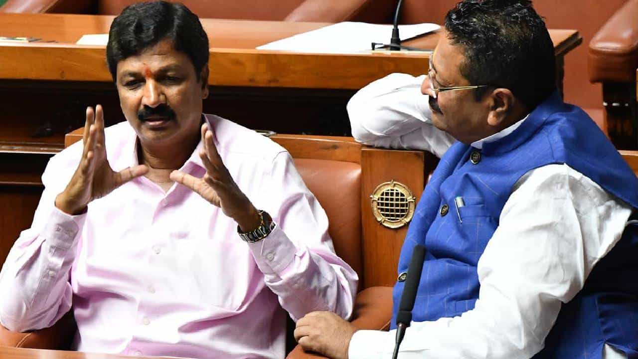 ಮತ್ತೆ ಸೈಲೆಂಟ್, ವೈಲೆಂಟ್ ಆಟ ಮುಂದುವರಿಸಿದ ಯತ್ನಾಳ್ ಟೀಂ: ಬೆಳಗಾವಿಯಲ್ಲಿ ರೆಬೆಲ್ಸ್ ಮಹತ್ವದ ಸಭೆ ಮತ್ತೆ ಸೈಲೆಂಟ್, ವೈಲೆಂಟ್ ಆಟ ಮುಂದುವರಿಸಿದ ಯತ್ನಾಳ್ ಟೀಂ: ಬೆಳಗಾವಿಯಲ್ಲಿ ರೆಬೆಲ್ಸ್ ಮಹತ್ವದ ಸಭೆ