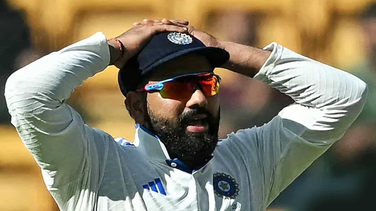 ಭಾರತ ಮತ್ತು ಆಸ್ಟ್ರೇಲಿಯಾ ನಡುವಣ ಬಾರ್ಡರ್-ಗವಾಸ್ಕರ್ ಟೆಸ್ಟ್ ಸರಣಿಯ 4ನೇ ಪಂದ್ಯಕ್ಕೂ ಮುನ್ನ ಟೀಮ್ ಇಂಡಿಯಾ ನಾಯಕ ರೋಹಿತ್ ಶರ್ಮಾ ಗಾಯಗೊಂಡಿದ್ದಾರೆ. ಭಾನುವಾರ ಮೆಲ್ಬೋರ್ನ್ ಮೈದಾನದಲ್ಲಿ ನಡೆದ ಅಭ್ಯಾಸದ ವೇಳೆ ಹಿಟ್ಮ್ಯಾನ್ ಗಾಯಗೊಂಡಿದ್ದು, ಹೀಗಾಗಿ ಅರ್ಧದಲ್ಲೇ ಪ್ರಾಕ್ಟೀಸ್ ನಿಲ್ಲಿಸಿದ್ದಾರೆ.