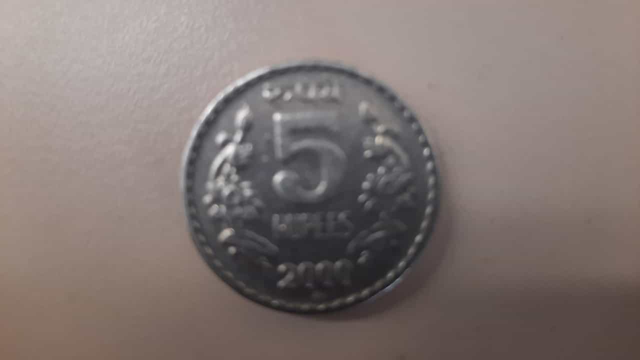 Old 5 Rs Coin: ದಪ್ಪದ 5 ರೂ ನಾಣ್ಯದ ಚಲಾವಣೆ ನಿಲ್ಲಿಸುತ್ತಿರುವ ಆರ್ಬಿಐ; ಕಾರಣಗಳಿವು... Old 5 Rs Coin: ದಪ್ಪದ 5 ರೂ ನಾಣ್ಯದ ಚಲಾವಣೆ ನಿಲ್ಲಿಸುತ್ತಿರುವ ಆರ್ಬಿಐ; ಕಾರಣಗಳಿವು...