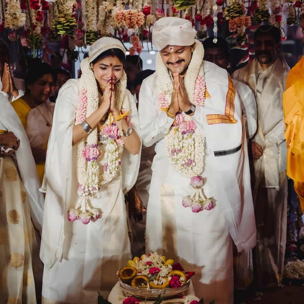 ಸಾಯಿ ಪಲ್ಲವಿ ಸಹೋದರಿ ಪೂಜಾ ಕೆಲ ತಿಂಗಳ ಹಿಂದಷ್ಟೆ ತಮ್ಮ ಬಾಯ್ಫ್ರೆಂಡ್ ಜೊತೆಗೆ ತಮ್ಮದೇ ಮನೆಯಲ್ಲಿ ಸರಳವಾಗಿ ವಿವಾಹವಾದರು. ಸಾಯಿ ಪಲ್ಲವಿ ಸಕ್ರಿಯವಾಗಿ ಮದುವೆಯಲ್ಲಿ ಭಾಗಿಯಾಗಿದ್ದರು.