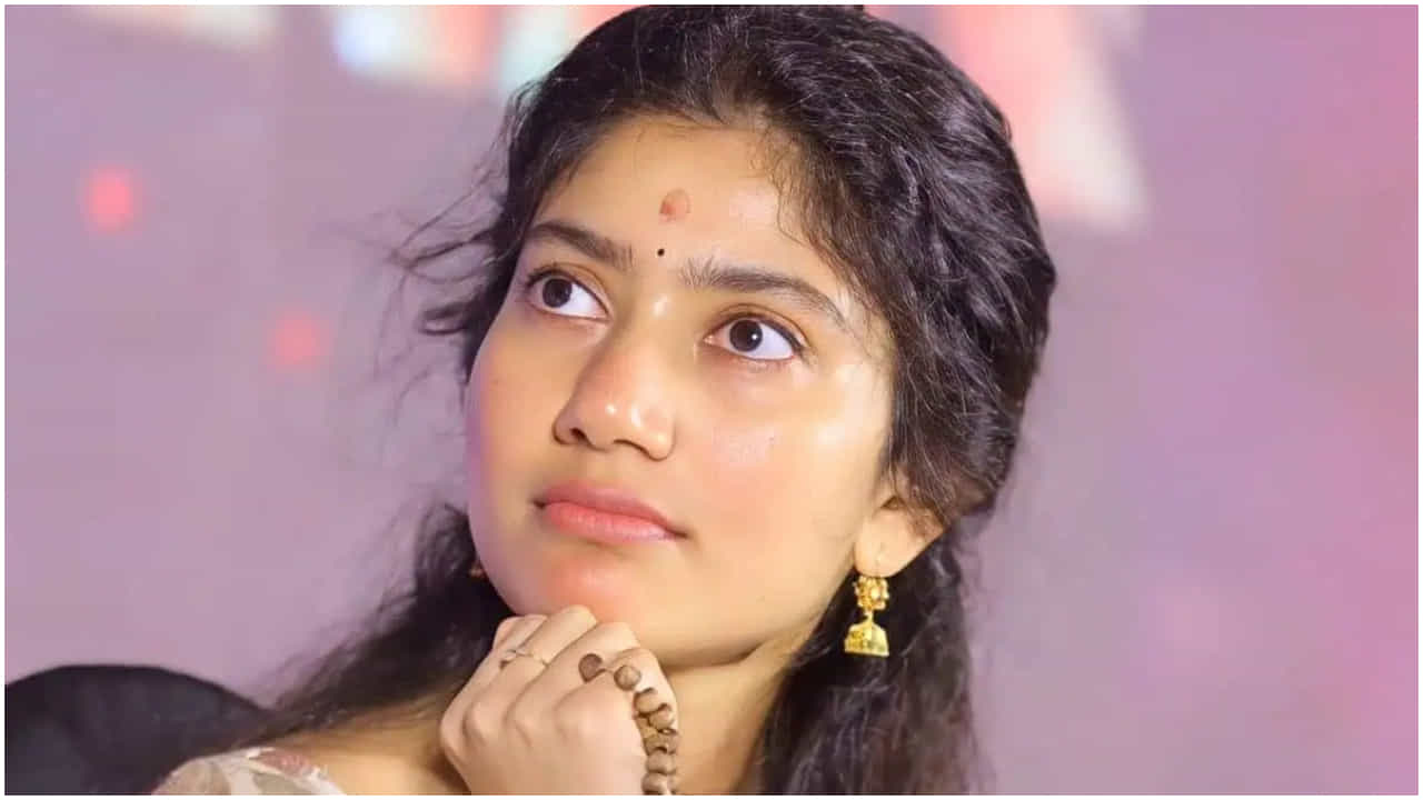 ಸಾಯಿ ಪಲ್ಲವಿ ಬಗ್ಗೆ ವದಂತಿ; ನಗು ಮುಖದ ನಟಿಗೆ ಮೂಡಿತು ಕಡುಗೋಪ ಸಾಯಿ ಪಲ್ಲವಿ ಬಗ್ಗೆ ವದಂತಿ; ನಗು ಮುಖದ ನಟಿಗೆ ಮೂಡಿತು ಕಡುಗೋಪ