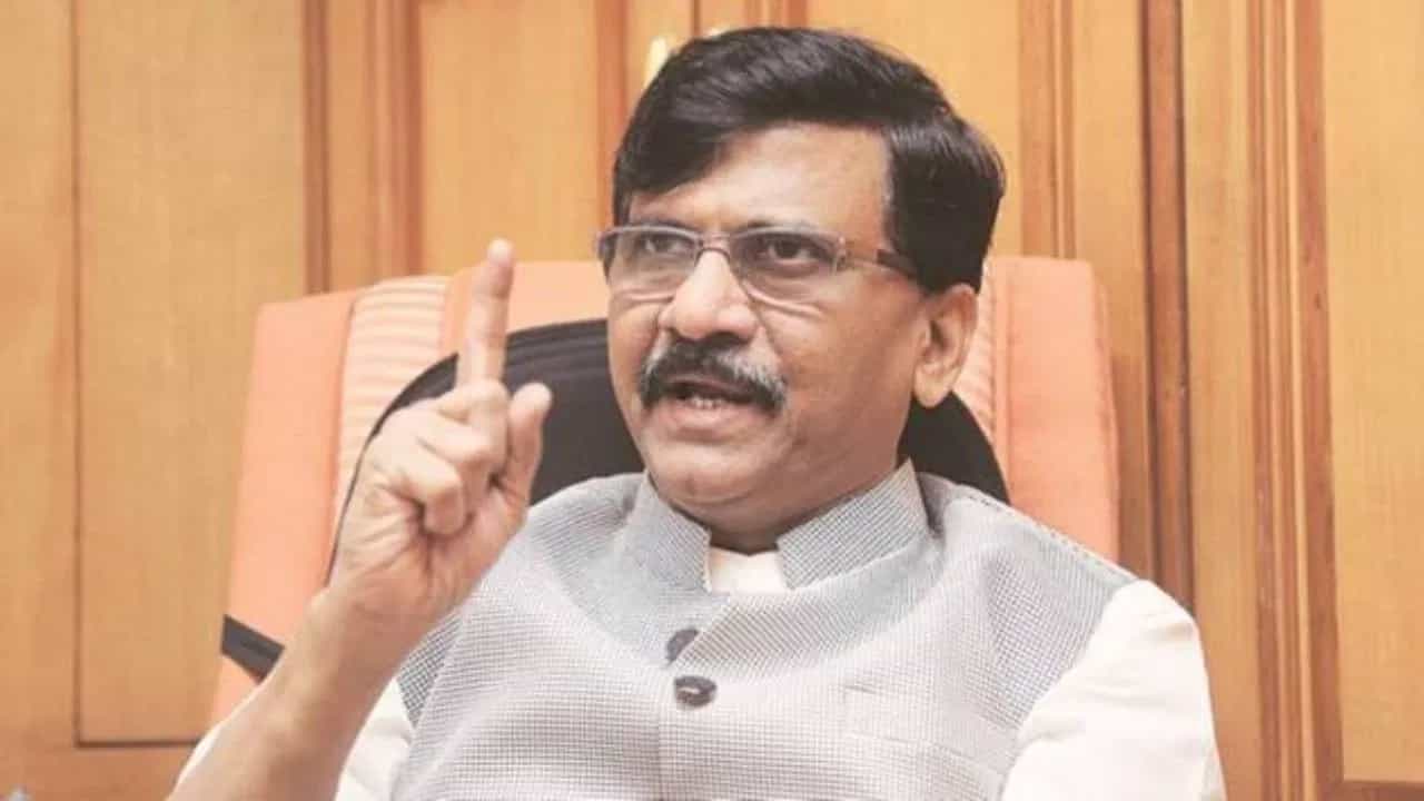 ಮಹಾರಾಷ್ಟ್ರದಲ್ಲಿ ಮತ್ತೆ ಸದ್ದು ಮಾಡಿದ ಬೆಳಗಾವಿ ಗಡಿ ವಿವಾದ: ಡಿಸಿಎಂ ಶಿಂಧೆ ವಿರುದ್ಧ ರಾವುತ್ ಕಿಡಿ ಮಹಾರಾಷ್ಟ್ರದಲ್ಲಿ ಮತ್ತೆ ಸದ್ದು ಮಾಡಿದ ಬೆಳಗಾವಿ ಗಡಿ ವಿವಾದ: ಡಿಸಿಎಂ ಶಿಂಧೆ ವಿರುದ್ಧ ರಾವುತ್ ಕಿಡಿ