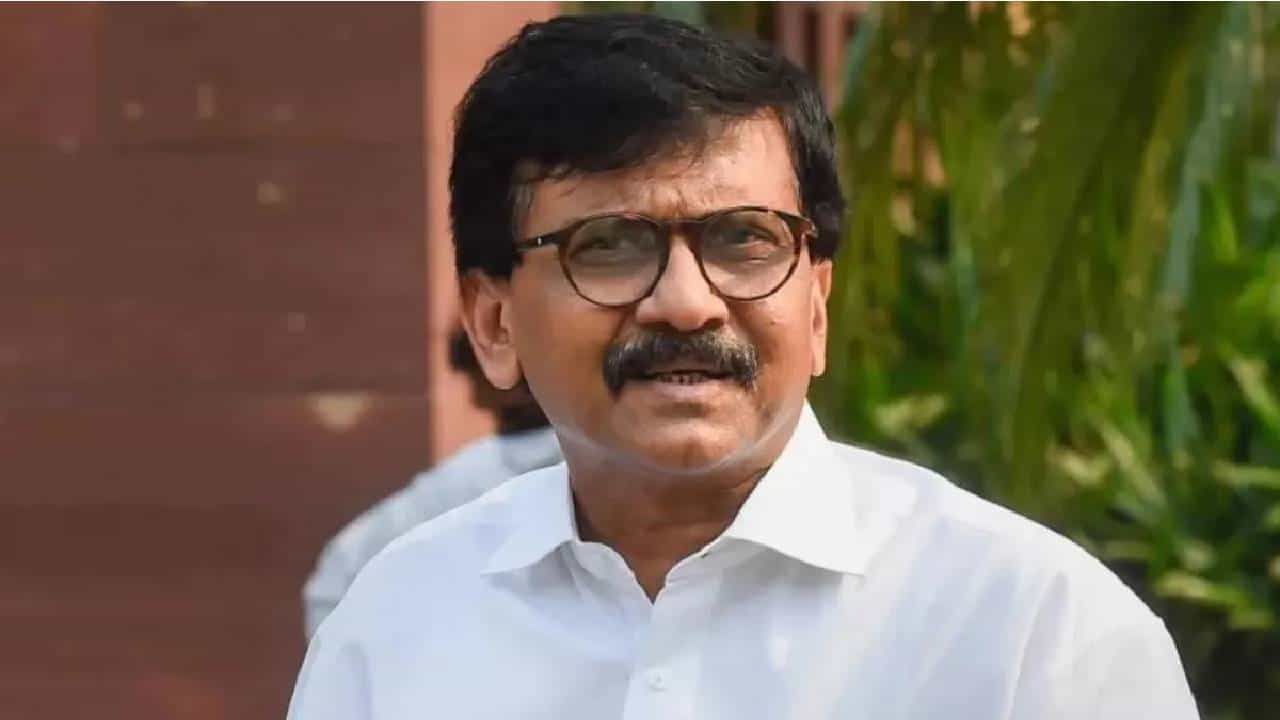 ಸಂಜಯ್ ರಾವತ್ ಬಂಗಲೆ ಎದುರು ಅನುಮಾನಾಸ್ಪದ ವ್ಯಕ್ತಿಗಳ ಓಡಾಟ, ಜೀವಕ್ಕೆ ಅಪಾಯವಿದೆ ಎಂದ ಕುಟುಂಬ ಸಂಜಯ್ ರಾವತ್ ಬಂಗಲೆ ಎದುರು ಅನುಮಾನಾಸ್ಪದ ವ್ಯಕ್ತಿಗಳ ಓಡಾಟ, ಜೀವಕ್ಕೆ ಅಪಾಯವಿದೆ ಎಂದ ಕುಟುಂಬ