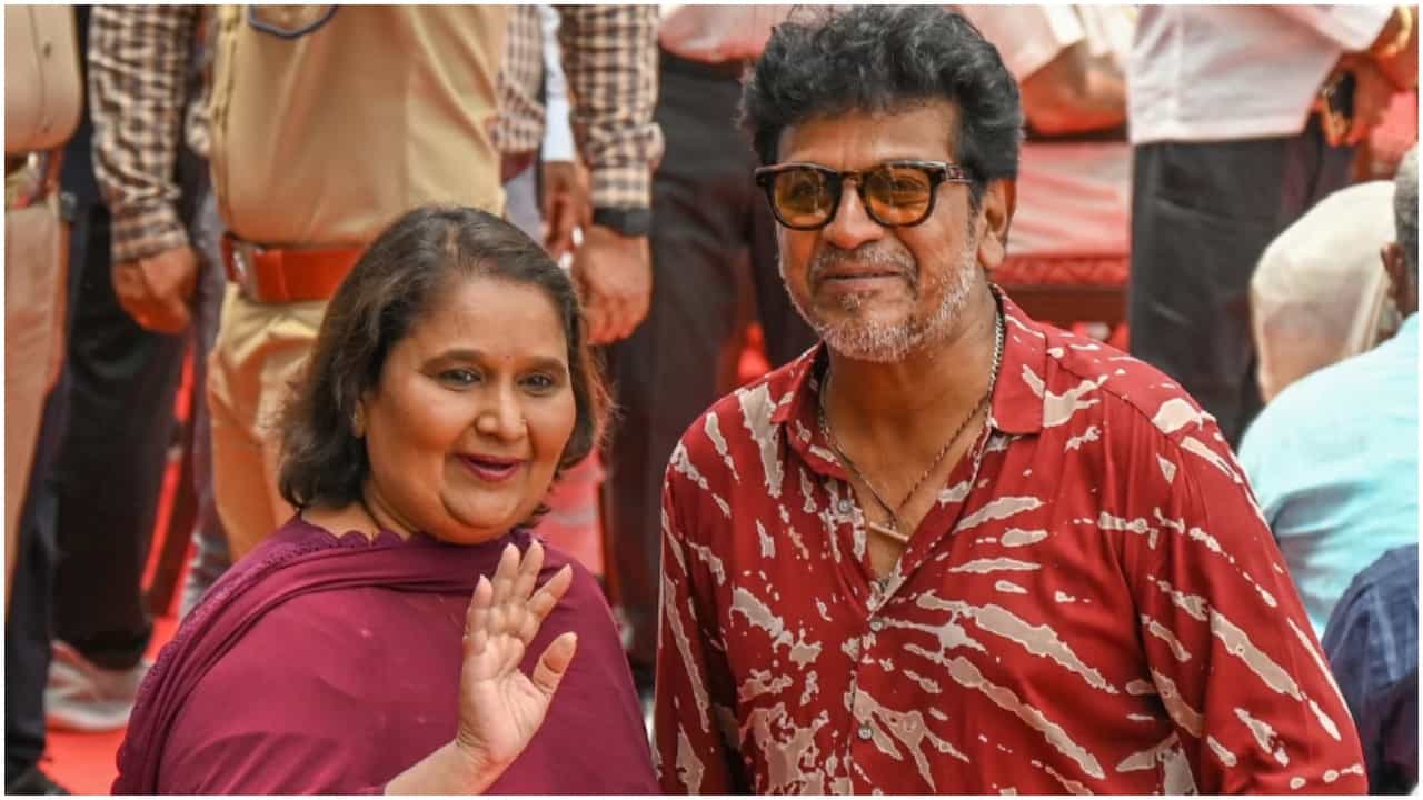 ಶಿವರಾಜ್ಕುಮಾರ್ ಆಸ್ಪತ್ರೆಯಲ್ಲಿರುವಾಗಲೇ ಬಂತು ದುಃಖದ ಸುದ್ದಿ; ಗೀತಕ್ಕ ಭಾವುಕ ಪತ್ರ ಶಿವರಾಜ್ಕುಮಾರ್ ಆಸ್ಪತ್ರೆಯಲ್ಲಿರುವಾಗಲೇ ಬಂತು ದುಃಖದ ಸುದ್ದಿ; ಗೀತಕ್ಕ ಭಾವುಕ ಪತ್ರ