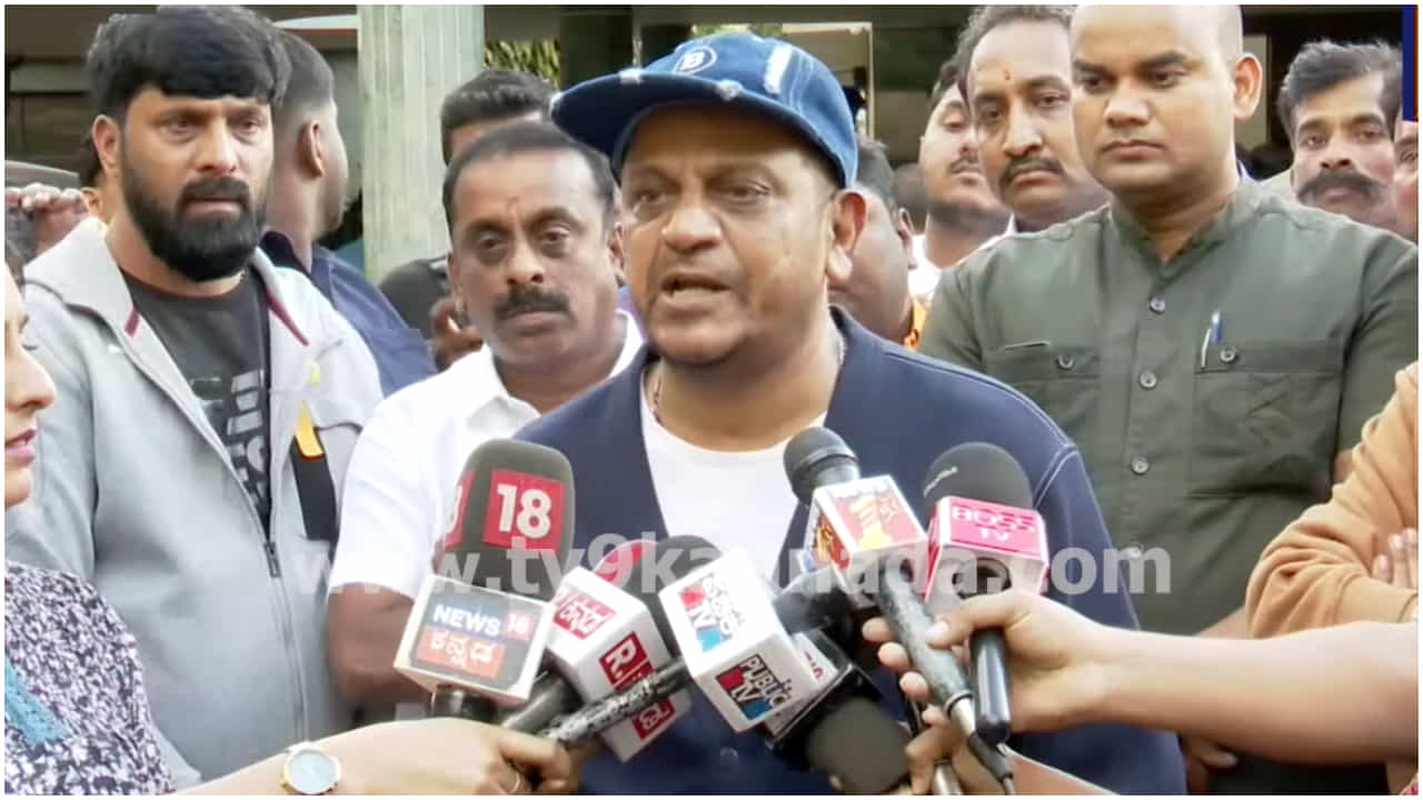 ‘ಆತಂಕ ಇದ್ದೇ ಇರುತ್ತದೆ’: ಚಿಕಿತ್ಸೆ ಪಡೆಯಲು ವಿದೇಶಕ್ಕೆ ಹೊರಟ ಶಿವಣ್ಣ ಭಾವುಕ ಮಾತು ‘ಆತಂಕ ಇದ್ದೇ ಇರುತ್ತದೆ’: ಚಿಕಿತ್ಸೆ ಪಡೆಯಲು ವಿದೇಶಕ್ಕೆ ಹೊರಟ ಶಿವಣ್ಣ ಭಾವುಕ ಮಾತು