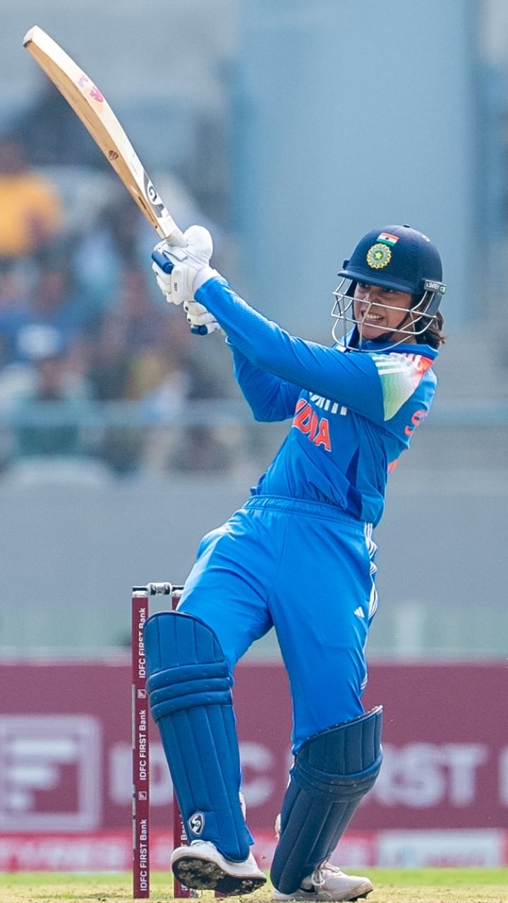 ವೀಂಡೀಸ್ ವಿರುದ್ಧದ ಮೊದಲ ಏಕದಿನ ಪಂದ್ಯದಲ್ಲಿ ಸ್ಮೃತಿ ಮಂಧಾನ 102 ಎಸೆತಗಳಲ್ಲಿ 91 ರನ್ ಗಳಿಸಿದರು. ಈ ದೊಡ್ಡ ದಾಖಲೆಯನ್ನು ಮಾಡಿದರು.