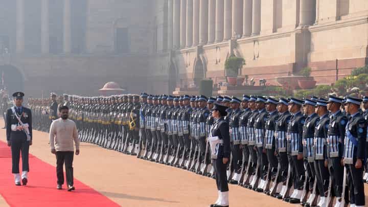 ಶ್ರೀಲಂಕಾ ಅಧ್ಯಕ್ಷರಿಗೆ ದೆಹಲಿಯ ರಾಷ್ಟ್ರಪತಿ ಭವನದಲ್ಲಿ ಅದ್ದೂರಿ ಸ್ವಾಗತ ಶ್ರೀಲಂಕಾ ಅಧ್ಯಕ್ಷರಿಗೆ ದೆಹಲಿಯ ರಾಷ್ಟ್ರಪತಿ ಭವನದಲ್ಲಿ ಅದ್ದೂರಿ ಸ್ವಾಗತ
