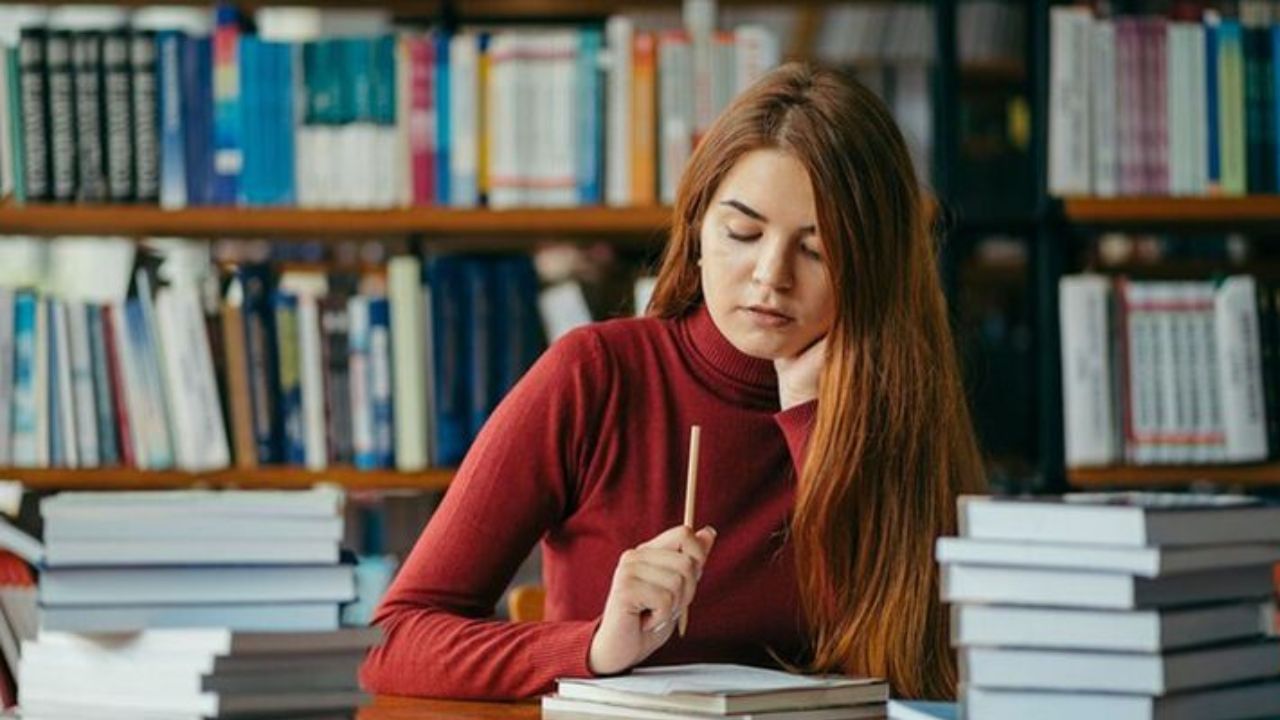 Students Mental Health: ಓದುತ್ತಿರುವ ಮಕ್ಕಳ ಮಾನಸಿಕ ಆರೋಗ್ಯವನ್ನು ಕಾಪಾಡಲು ಈ ಸಿಂಪಲ್ ಟಿಪ್ಸ್ ಟ್ರೈ ಮಾಡಿ Students Mental Health: ಓದುತ್ತಿರುವ ಮಕ್ಕಳ ಮಾನಸಿಕ ಆರೋಗ್ಯವನ್ನು ಕಾಪಾಡಲು ಈ ಸಿಂಪಲ್ ಟಿಪ್ಸ್ ಟ್ರೈ ಮಾಡಿ