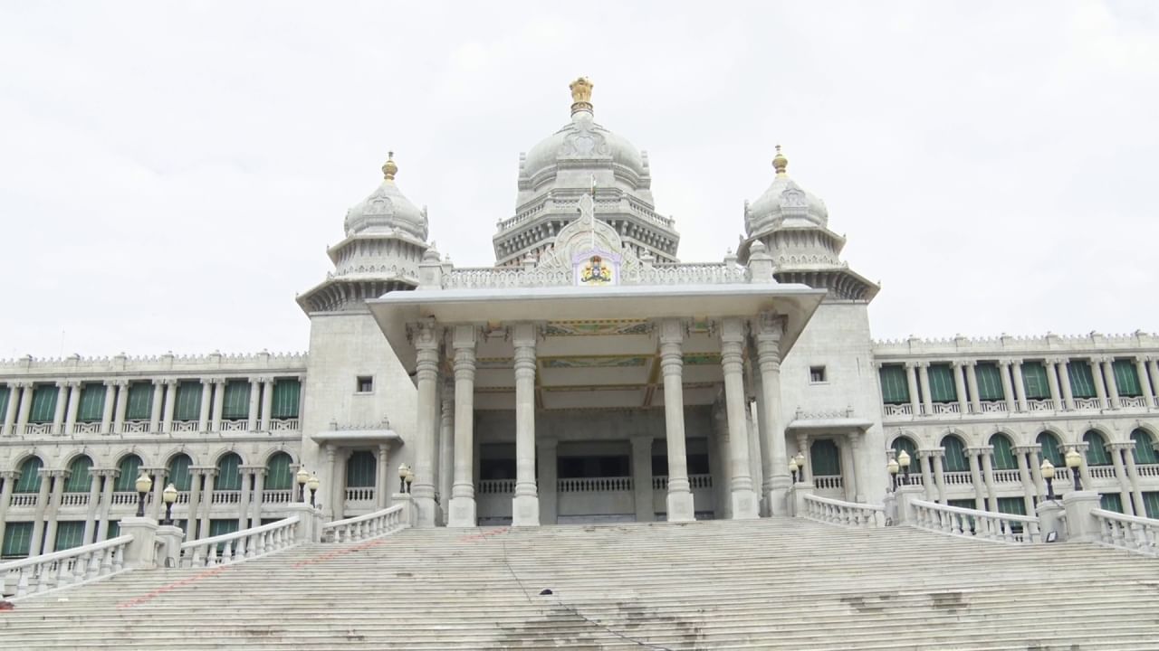 Belagavi Session: ಇಂದಿನಿಂದ ಬೆಳಗಾವಿ ಚಳಿಗಾಲದ ಅಧಿವೇಶನ: ಸರ್ಕಾರದ ವಿರುದ್ಧ ‘ಪಂಚ’ ಅಸ್ತ್ರ ಹೂಡಲು ಬಿಜೆಪಿ ಸಿದ್ಧ Belagavi Session: ಇಂದಿನಿಂದ ಬೆಳಗಾವಿ ಚಳಿಗಾಲದ ಅಧಿವೇಶನ: ಸರ್ಕಾರದ ವಿರುದ್ಧ ‘ಪಂಚ’ ಅಸ್ತ್ರ ಹೂಡಲು ಬಿಜೆಪಿ ಸಿದ್ಧ