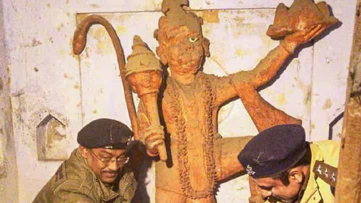 Video: 46 ವರ್ಷಗಳ ಬಳಿಕ ಬಾಗಿಲು ತೆರೆದ ದೇವಾಲಯ, ಶಿವ, ಹನುಮಂತನಿಗೆ ಆರತಿ Video: 46 ವರ್ಷಗಳ ಬಳಿಕ ಬಾಗಿಲು ತೆರೆದ ದೇವಾಲಯ, ಶಿವ, ಹನುಮಂತನಿಗೆ ಆರತಿ