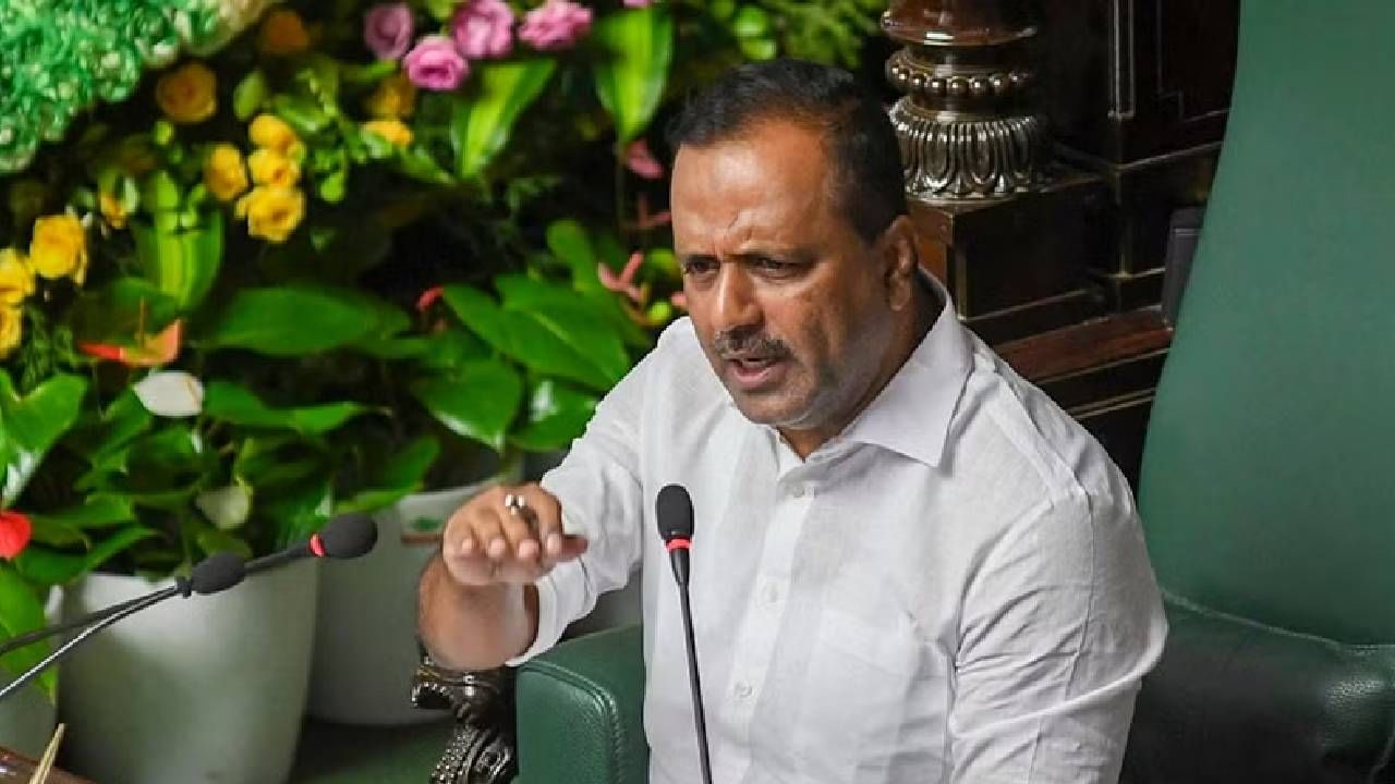 ಖಾದರ್ ಜತೆ ಬಿಜೆಪಿ ಶಾಸಕರ ಜಗಳ: ಸ್ಪೀಕರ್ ಕಚೇರಿಯಲ್ಲಿ ಉದ್ವಿಗ್ನ ಪರಿಸ್ಥಿತಿ ಖಾದರ್ ಜತೆ ಬಿಜೆಪಿ ಶಾಸಕರ ಜಗಳ: ಸ್ಪೀಕರ್ ಕಚೇರಿಯಲ್ಲಿ ಉದ್ವಿಗ್ನ ಪರಿಸ್ಥಿತಿ