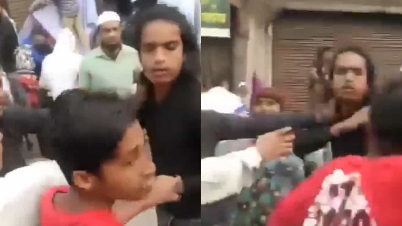 Viral: ನಡು ರಸ್ತೆಯಲ್ಲಿಯೇ ಹುಡುಗಿಯನ್ನು ಚುಡಾಯಿಸಿ ಯುವಕ ಗ್ರಹಚಾರ ಬಿಡಿಸಿದ ಜನ; ವಿಡಿಯೋ ವೈರಲ್ Viral: ನಡು ರಸ್ತೆಯಲ್ಲಿಯೇ ಹುಡುಗಿಯನ್ನು ಚುಡಾಯಿಸಿ ಯುವಕ ಗ್ರಹಚಾರ ಬಿಡಿಸಿದ ಜನ; ವಿಡಿಯೋ ವೈರಲ್