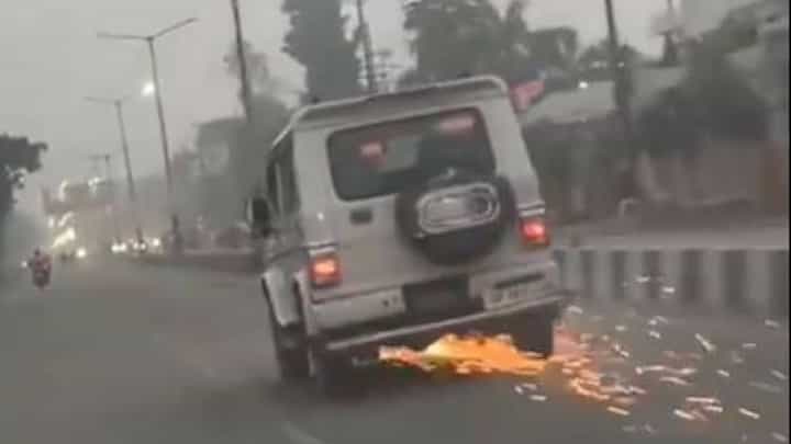 Video: ಬೈಕ್ಗೆ ಡಿಕ್ಕಿ ಹೊಡೆದು ಕಿಲೋಮೀಟರ್ಗಟ್ಟಲೆ ಸವಾರನನ್ನು ಎಳೆದೊಯ್ದ ಬೊಲೆರೊ Video: ಬೈಕ್ಗೆ ಡಿಕ್ಕಿ ಹೊಡೆದು ಕಿಲೋಮೀಟರ್ಗಟ್ಟಲೆ ಸವಾರನನ್ನು ಎಳೆದೊಯ್ದ ಬೊಲೆರೊ