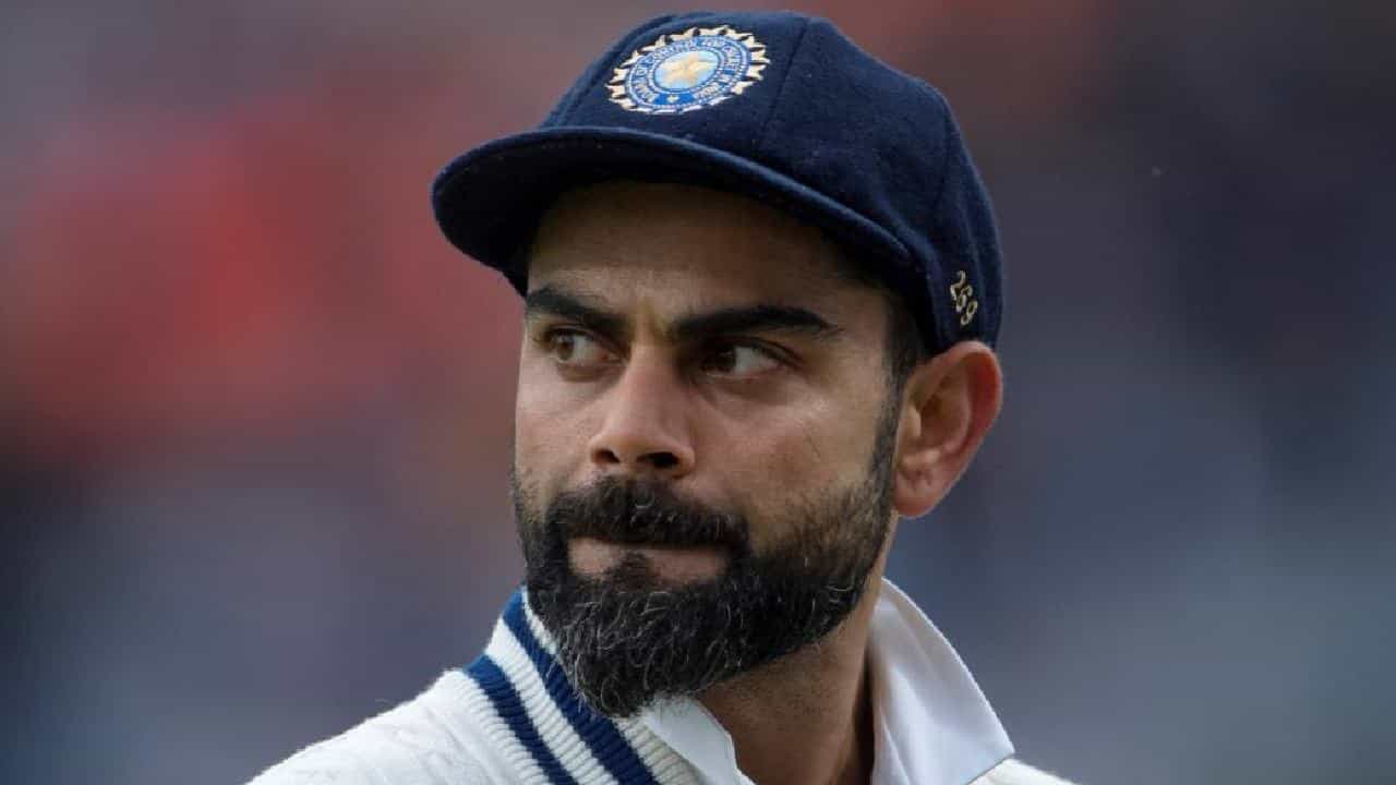 ಭಾರತ ಮತ್ತು ಆಸ್ಟ್ರೇಲಿಯಾ ನಡುವಣ 4ನೇ ಟೆಸ್ಟ್ ಪಂದ್ಯವು ದಿನದಿಂದ ದಿನಕ್ಕೆ ಕಾವೇರುತ್ತಿದೆ. ಡಿಸೆಂಬರ್ 26 ರಿಂದ ಶುರುವಾದ ಈ ಪಂದ್ಯದ ಮೊದಲ ದಿನದಾಟವು ವಿರಾಟ್ ಕೊಹ್ಲಿಯ ಆಕ್ರಮಣಕಾರಿ ವರ್ತನೆಗೆ ಸಾಕ್ಷಿಯಾಗಿತ್ತು. ಇದರ ಬೆನ್ನಲ್ಲೇ ಕೊಹ್ಲಿ ವಿರುದ್ಧ ಆಸ್ಟ್ರೇಲಿಯಾ ಮಾಧ್ಯಮಗಳು ತಿರುಗಿ ಬಿದ್ದಿವೆ.