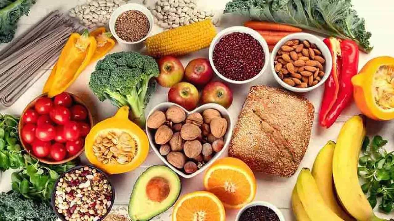 Vitamin B12: ಶುದ್ಧ ಸಸ್ಯಾಹಾರಿ ಆಹಾರದಲ್ಲಿ ವಿಟಮಿನ್ ಬಿ12 ಪಡೆಯುವುದು ಹೇಗೆ? Vitamin B12: ಶುದ್ಧ ಸಸ್ಯಾಹಾರಿ ಆಹಾರದಲ್ಲಿ ವಿಟಮಿನ್ ಬಿ12 ಪಡೆಯುವುದು ಹೇಗೆ?