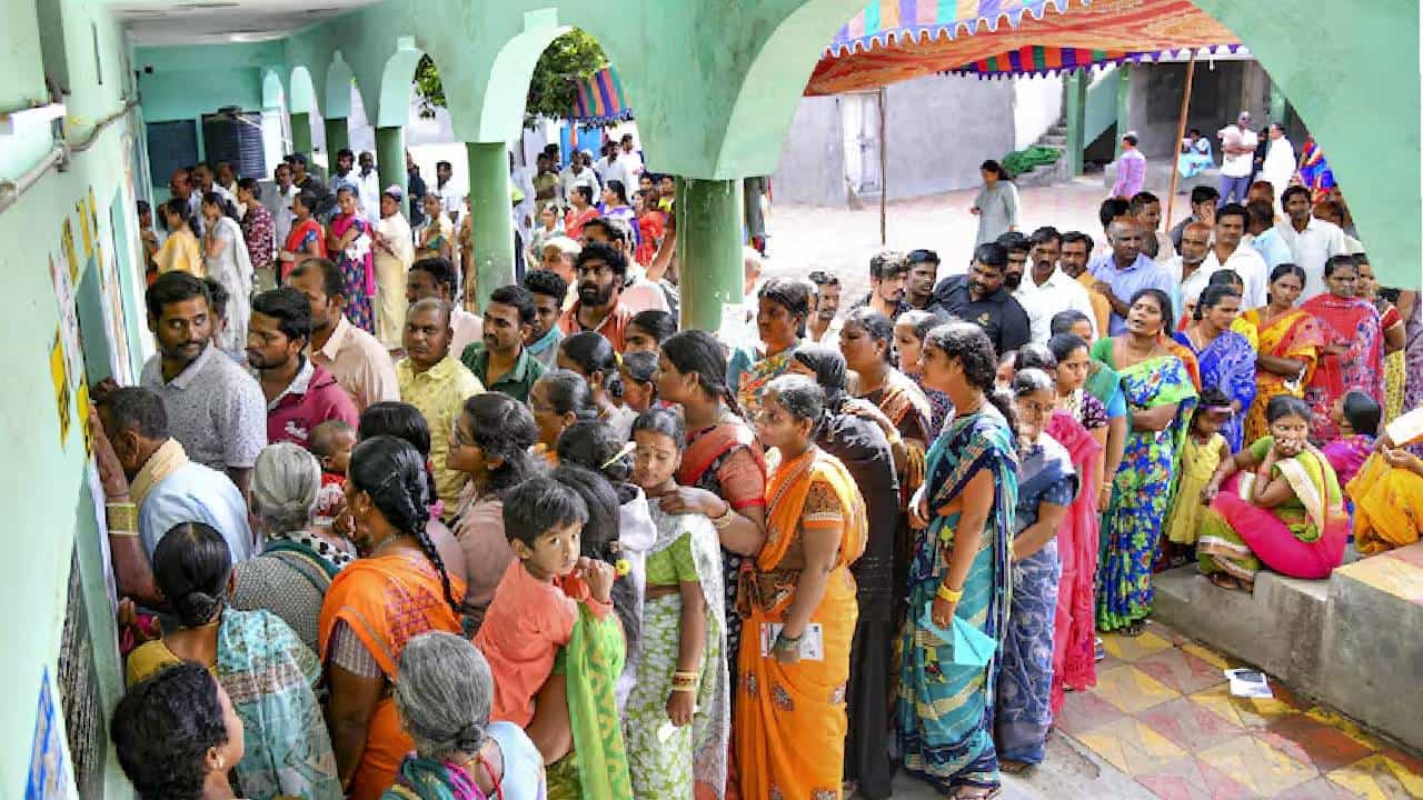 ಬಿಹಾರ: 138 ಮತದಾರರಿಗೆ ಒಬ್ಬನೇ ತಂದೆ! ಬಿಹಾರ: 138 ಮತದಾರರಿಗೆ ಒಬ್ಬನೇ ತಂದೆ!