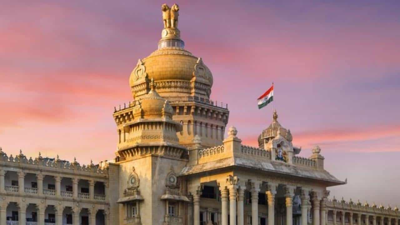 ಪಾರದರ್ಶಕತೆಗೆ ಅಬಕಾರಿ ಇಲಾಖೆಯಲ್ಲಿ ವರ್ಗಾವಣೆಗೆ ಹೊಸ ನಿಯಮ: ಏನದು? ಪಾರದರ್ಶಕತೆಗೆ ಅಬಕಾರಿ ಇಲಾಖೆಯಲ್ಲಿ ವರ್ಗಾವಣೆಗೆ ಹೊಸ ನಿಯಮ: ಏನದು?