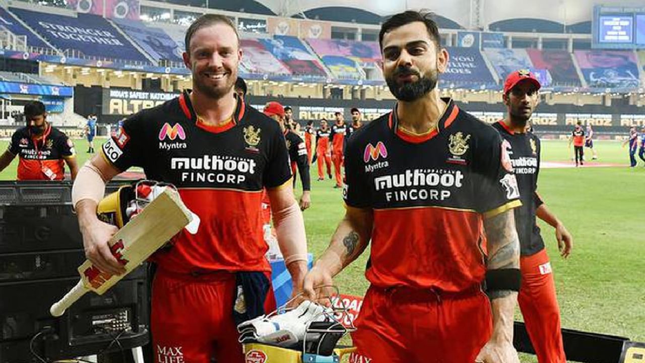 RCB ತಂಡದ ಆಪತ್ಭಾಂಧವರಾಗಿದ್ದ ಎಬಿ ಡಿವಿಲಿಯರ್ಸ್ ರಾಯಲ್ ಚಾಲೆಂಜರ್ಸ್ ಬೆಂಗಳೂರು ಪರ 157 ಪಂದ್ಯಗಳಾಡಿದ್ದಾರೆ. ಈ ವೇಳೆ ಒಟ್ಟು 4522 ರನ್‌ಗಳನ್ನು ಕಲೆಹಾಕಿದ್ದರು. ಅಷ್ಟೇ ಅಲ್ಲದೆ ಆರ್​ಸಿಬಿ ಪರ ಅತೀ ಹೆಚ್ಚು ರನ್ ಬಾರಿಸಿದ ವಿದೇಶಿ ಬ್ಯಾಟರ್ ಎಂಬ ದಾಖಲೆಯನ್ನೂ ಕೂಡ ಹೊಂದಿದ್ದಾರೆ. ಇನ್ನು ವಿರಾಟ್ ಕೊಹ್ಲಿ ಬಳಿಕ ಆರ್​ಸಿಬಿ ಪರ ಅತಿ ಹೆಚ್ಚು ರನ್ ಗಳಿಸಿದ ಎರಡನೇ ಬ್ಯಾಟರ್ ಎಂಬ ದಾಖಲೆ ಕೂಡ ಎಬಿಡಿ ಹೆಸರಿನಲ್ಲಿದೆ. 
