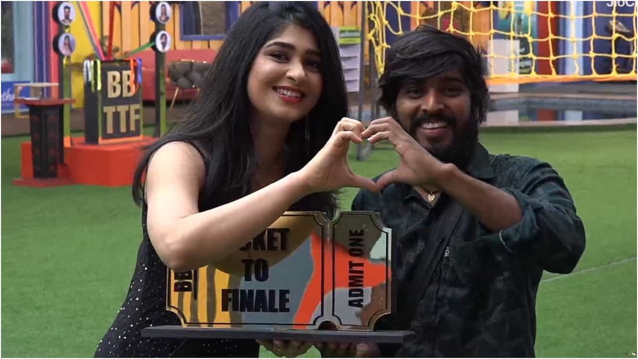 ಹಾರ್ಟ್ ಮಾಡುವಾಗ ತನ್ನದೇ ಕೈ ಬಣ್ಣದ ಬಗ್ಗೆ ಹನುಮಂತ ಬೇಸರ; ಅದಿತಿ ಉತ್ತರಕ್ಕೆ ನಾಚಿ ನೀರಾದ ಸ್ಪರ್ಧಿ ಹಾರ್ಟ್ ಮಾಡುವಾಗ ತನ್ನದೇ ಕೈ ಬಣ್ಣದ ಬಗ್ಗೆ ಹನುಮಂತ ಬೇಸರ; ಅದಿತಿ ಉತ್ತರಕ್ಕೆ ನಾಚಿ ನೀರಾದ ಸ್ಪರ್ಧಿ
