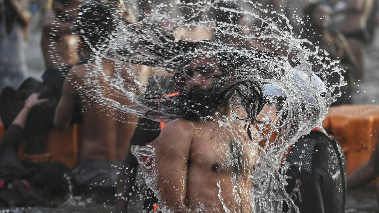 Mahakumbh Amrit snan: ನಾಗಾ ಸಾಧುಗಳು ಏಕೆ ಮೊದಲು ಪವಿತ್ರ ಸ್ನಾನ ಮಾಡುತ್ತಾರೆ? Mahakumbh Amrit snan: ನಾಗಾ ಸಾಧುಗಳು ಏಕೆ ಮೊದಲು ಪವಿತ್ರ ಸ್ನಾನ ಮಾಡುತ್ತಾರೆ?