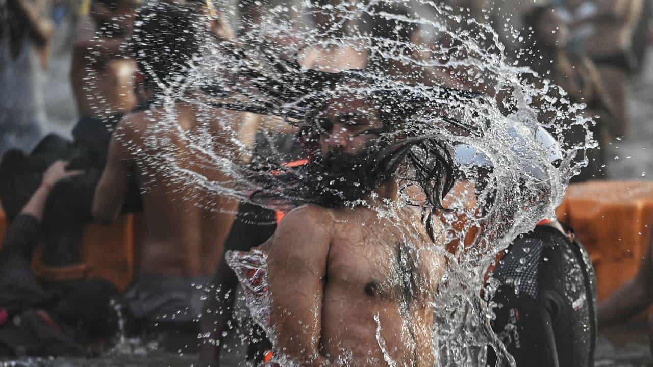 Mahakumbh Amrit snan: ನಾಗಾ ಸಾಧುಗಳು ಏಕೆ ಮೊದಲು ಪವಿತ್ರ ಸ್ನಾನ ಮಾಡುತ್ತಾರೆ? Mahakumbh Amrit snan: ನಾಗಾ ಸಾಧುಗಳು ಏಕೆ ಮೊದಲು ಪವಿತ್ರ ಸ್ನಾನ ಮಾಡುತ್ತಾರೆ?