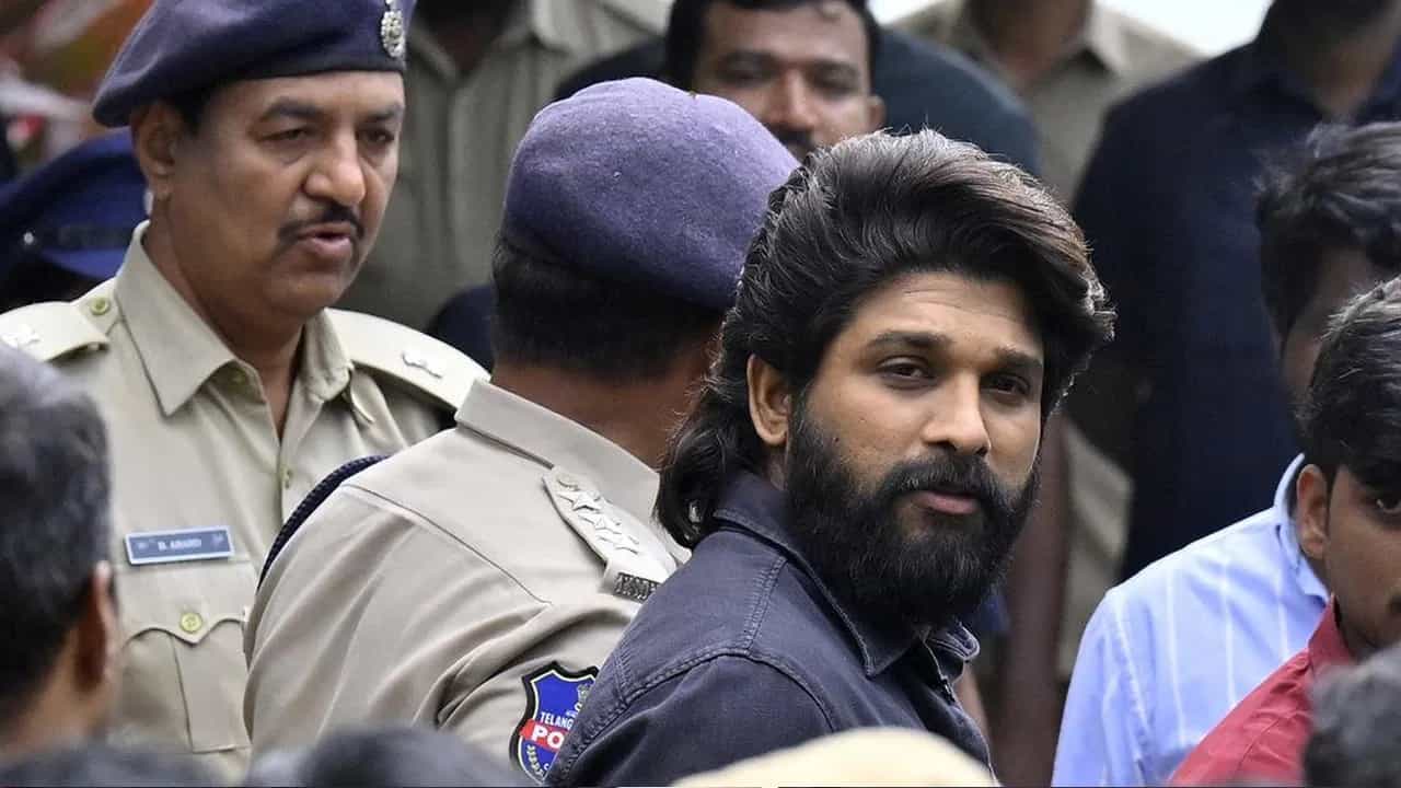 ಪ್ರತಿ ಭಾನುವಾರ ಪೊಲೀಸ್ ಠಾಣೆಗೆ ಹಾಜರಿ: ಅಲ್ಲು ಅರ್ಜುನ್​ಗೆ ವಿನಾಯಿತಿ