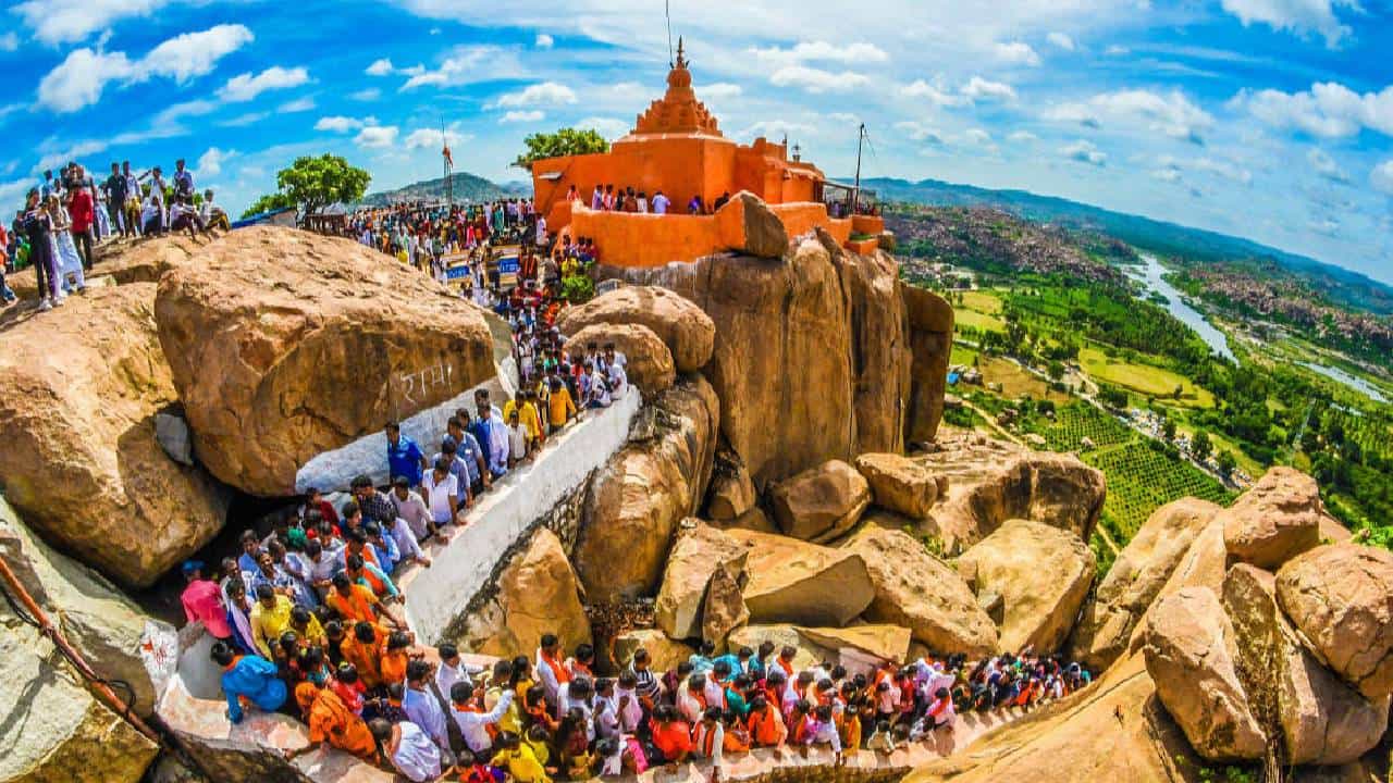ಅಂಜನಾದ್ರಿ ಬೆಟ್ಟ ಹತ್ತುವಾಗಲೇ 17 ವರ್ಷದ ಯುವಕ ಹೃದಯಸ್ತಂಭನದಿಂದ ಸಾವು