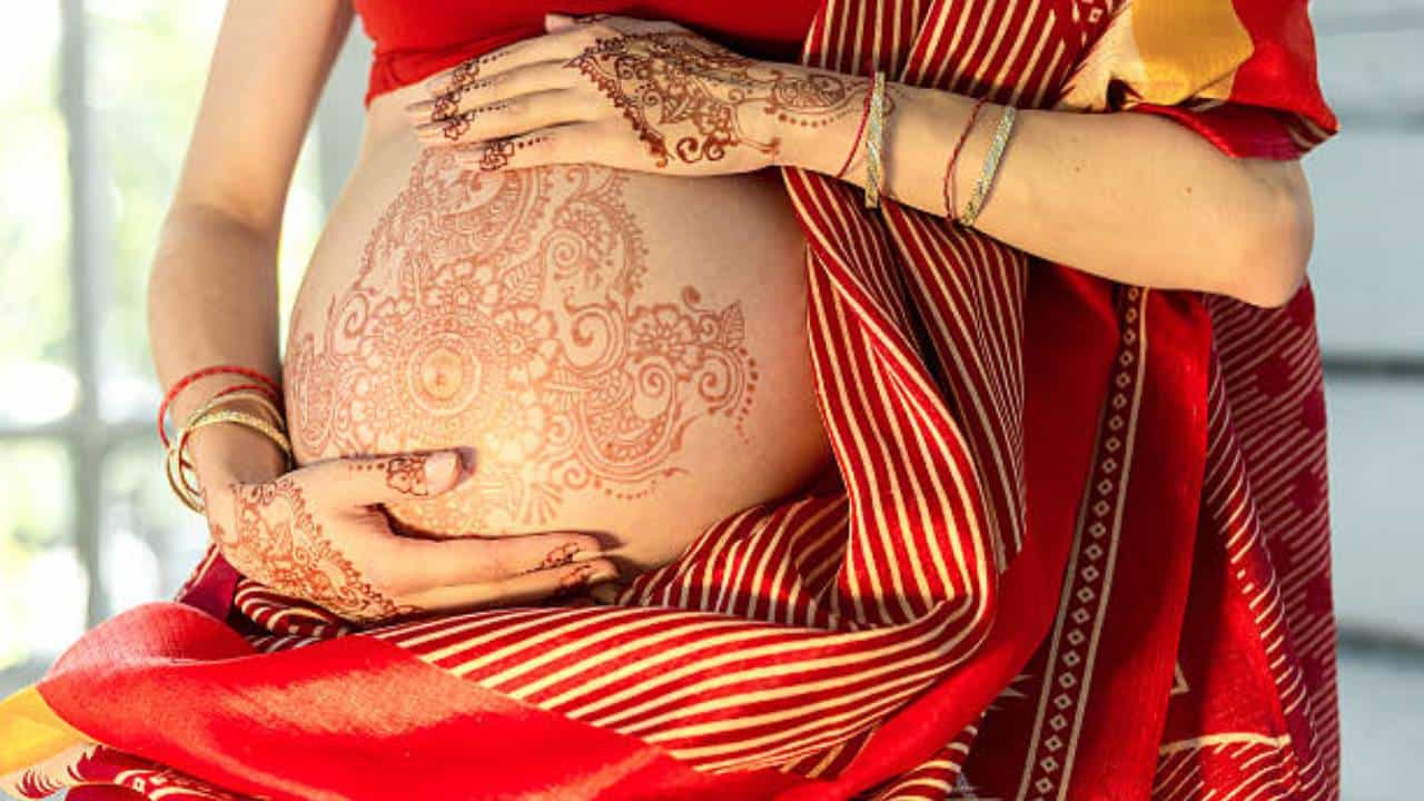 Women Health: ಗರ್ಭಿಣಿಯರಿಗೆ ಮೆಹೆಂದಿ ಹಾನಿಕಾರಕವೇ? ಇಲ್ಲಿದೆ ತಜ್ಞರು ನೀಡಿರುವ ಮಾಹಿತಿ Women Health: ಗರ್ಭಿಣಿಯರಿಗೆ ಮೆಹೆಂದಿ ಹಾನಿಕಾರಕವೇ? ಇಲ್ಲಿದೆ ತಜ್ಞರು ನೀಡಿರುವ ಮಾಹಿತಿ