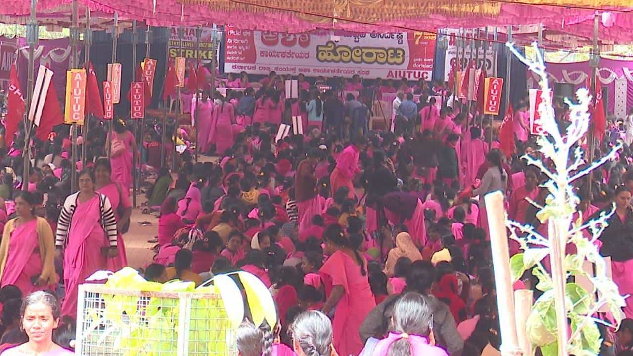 ನಾಲ್ಕು ದಿನದ ಪ್ರತಿಭಟನೆಗೆ ಕೊನೆಗೂ ಜಯ: ಆಶಾ ಕಾರ್ಯಕರ್ತೆಯರ ಬೇಡಿಕೆಗೆ ಸ್ಪಂದಿಸಿದ ಸರ್ಕಾರ ನಾಲ್ಕು ದಿನದ ಪ್ರತಿಭಟನೆಗೆ ಕೊನೆಗೂ ಜಯ: ಆಶಾ ಕಾರ್ಯಕರ್ತೆಯರ ಬೇಡಿಕೆಗೆ ಸ್ಪಂದಿಸಿದ ಸರ್ಕಾರ