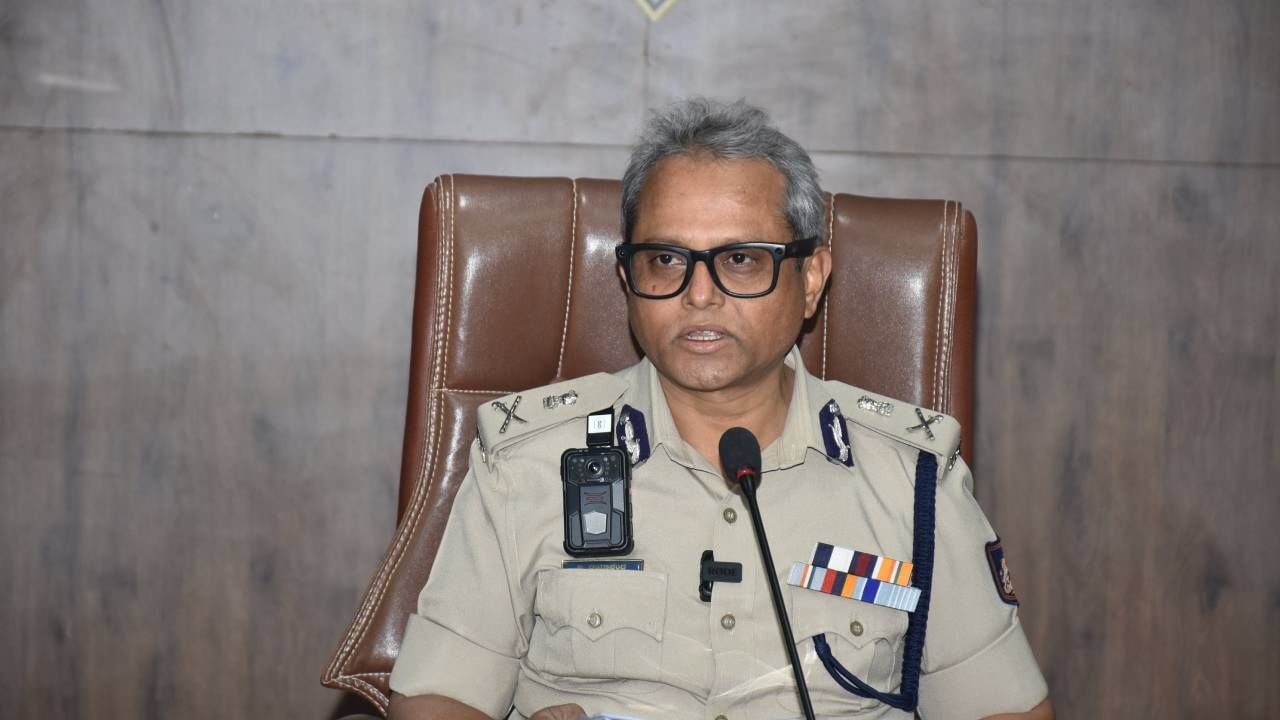 ಬೆಂಗಳೂರು ಗಣರಾಜ್ಯೋತ್ಸವ: ಪೊಲೀಸ್ ಭದ್ರತೆ, ಈ ರಸ್ತೆಗಳಲ್ಲಿ ವಾಹನ ಸಂಚಾರ ನಿರ್ಬಂಧ ಬೆಂಗಳೂರು ಗಣರಾಜ್ಯೋತ್ಸವ: ಪೊಲೀಸ್ ಭದ್ರತೆ, ಈ ರಸ್ತೆಗಳಲ್ಲಿ ವಾಹನ ಸಂಚಾರ ನಿರ್ಬಂಧ