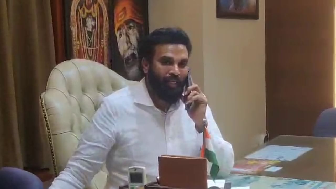 ಮೋದಿ ಅಮಿತ್ ಶಾಗೆ ಸುದ್ದಿ ಮುಟ್ಟಿಸಿದ್ದೇವೆ, ನಿಮ್ಮ ಪರ ನಾವಿದ್ದೇವೆ: ಶ್ರೀರಾಮುಲುಗೆ ಭರವಸೆ ಕೊಟ್ರಂತೆ ನಡ್ಡಾ ಮೋದಿ ಅಮಿತ್ ಶಾಗೆ ಸುದ್ದಿ ಮುಟ್ಟಿಸಿದ್ದೇವೆ, ನಿಮ್ಮ ಪರ ನಾವಿದ್ದೇವೆ: ಶ್ರೀರಾಮುಲುಗೆ ಭರವಸೆ ಕೊಟ್ರಂತೆ ನಡ್ಡಾ