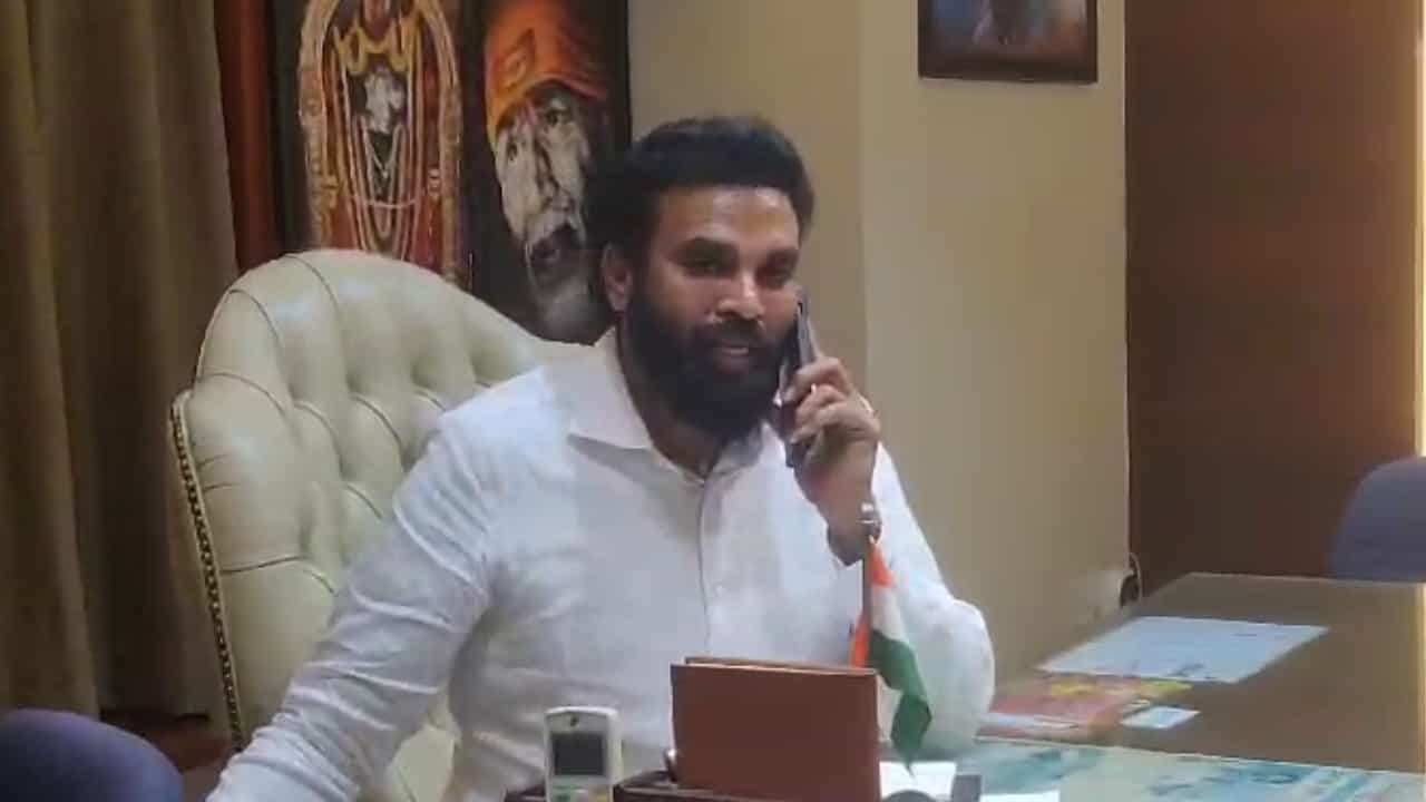 ಮೋದಿ ಅಮಿತ್ ಶಾಗೆ ಸುದ್ದಿ ಮುಟ್ಟಿಸಿದ್ದೇವೆ, ನಿಮ್ಮ ಪರ ನಾವಿದ್ದೇವೆ: ಶ್ರೀರಾಮುಲುಗೆ ಭರವಸೆ ಕೊಟ್ರಂತೆ ನಡ್ಡಾ ಮೋದಿ ಅಮಿತ್ ಶಾಗೆ ಸುದ್ದಿ ಮುಟ್ಟಿಸಿದ್ದೇವೆ, ನಿಮ್ಮ ಪರ ನಾವಿದ್ದೇವೆ: ಶ್ರೀರಾಮುಲುಗೆ ಭರವಸೆ ಕೊಟ್ರಂತೆ ನಡ್ಡಾ