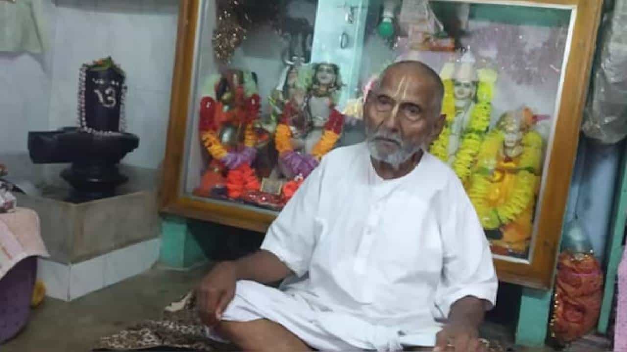 100 ವರ್ಷಗಳಿಂದ ಕುಂಭಮೇಳಕ್ಕೆ ಬರ್ತಿದ್ದಾರಂತೆ ಈ ಬಾಬಾ, 123 ವರ್ಷಗಳಿಂದ ಹೊಟ್ಟೆತುಂಬ ಊಟ ಮಾಡಿಲ್ವಂತೆ! 100 ವರ್ಷಗಳಿಂದ ಕುಂಭಮೇಳಕ್ಕೆ ಬರ್ತಿದ್ದಾರಂತೆ ಈ ಬಾಬಾ, 123 ವರ್ಷಗಳಿಂದ ಹೊಟ್ಟೆತುಂಬ ಊಟ ಮಾಡಿಲ್ವಂತೆ!