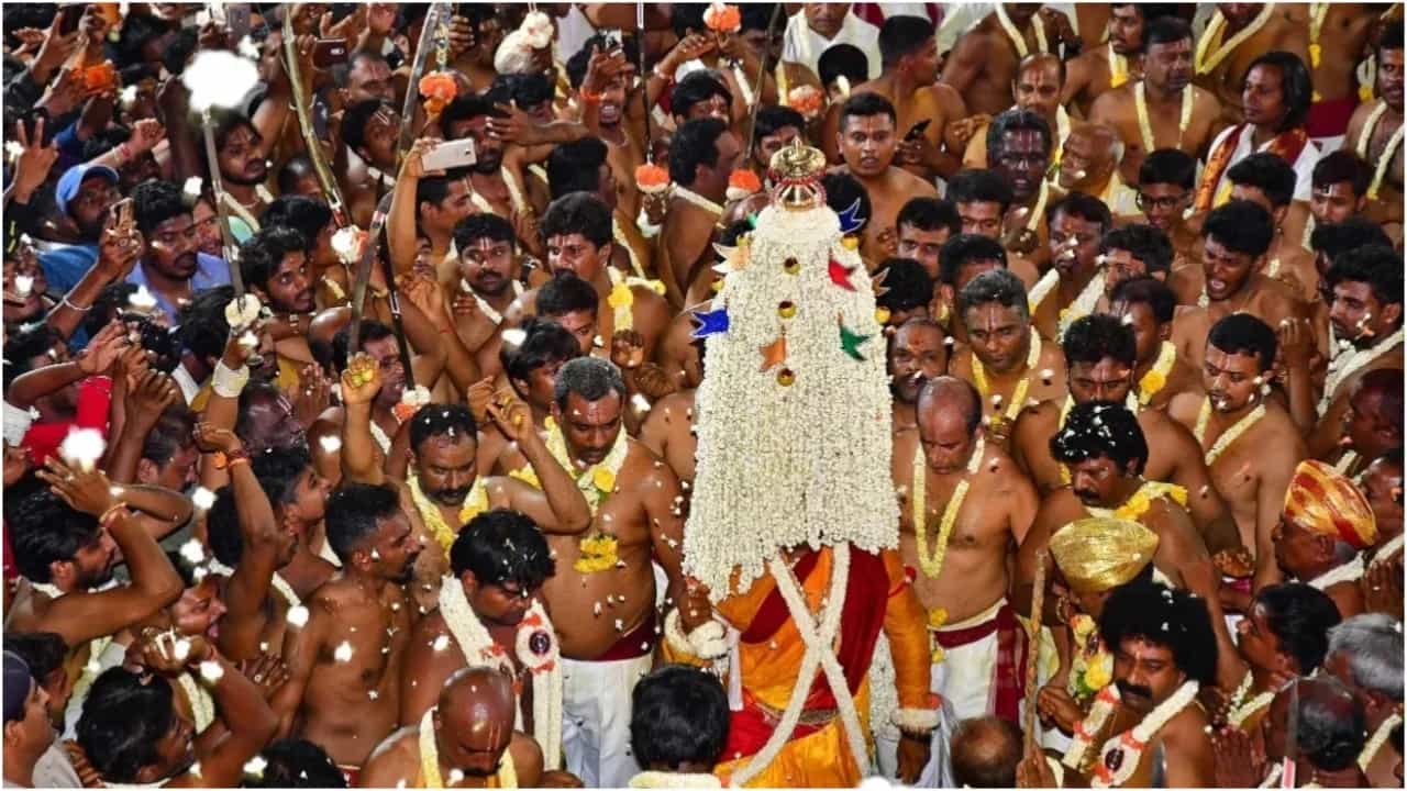 Bengaluru Karaga: ಬೆಂಗಳೂರು ಕರಗ ಶಕ್ತ್ಯೋತ್ಸವಕ್ಕೆ ದಿನಾಂಕ ನಿಗದಿ Bengaluru Karaga: ಬೆಂಗಳೂರು ಕರಗ ಶಕ್ತ್ಯೋತ್ಸವಕ್ಕೆ ದಿನಾಂಕ ನಿಗದಿ