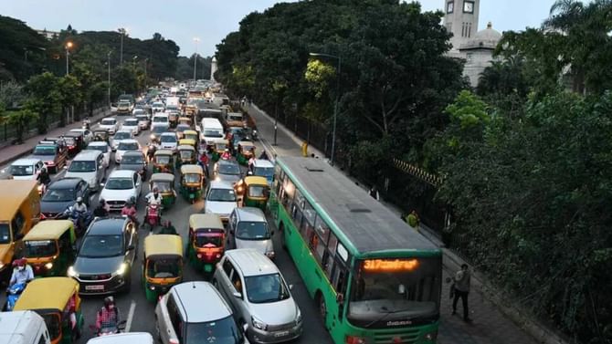 ಬೆಂಗಳೂರಿನ ಅರಮನೆ ರಸ್ತೆ, ಬಳ್ಳಾರಿ ರಸ್ತೆಯಲ್ಲಿ ವಾಹನ ಸಂಚಾರ ನಿಯಂತ್ರಣ