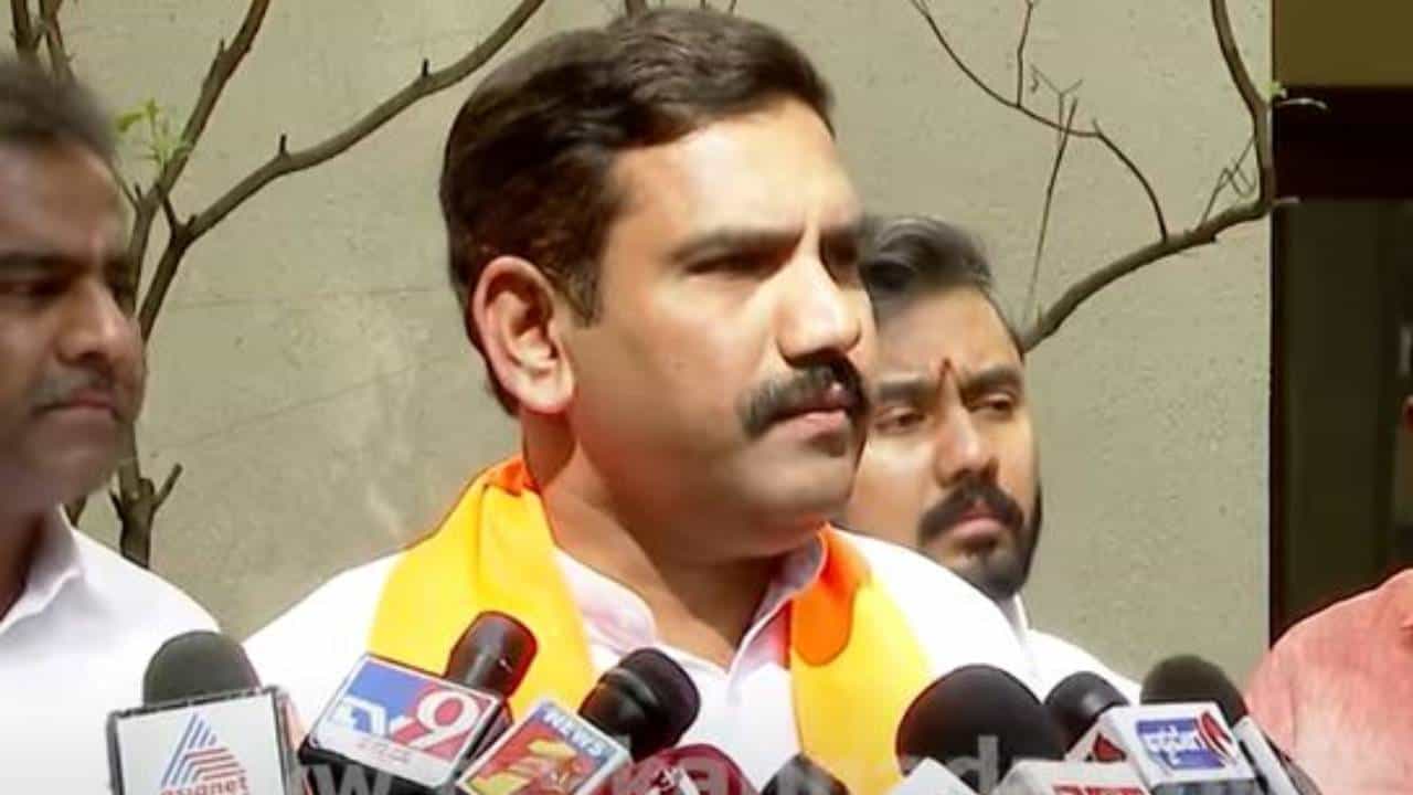 ಅತಿರೇಕ್ಕೇರಿದ ಬಿಜೆಪಿ ಬಣಬಡಿದಾಟ: ಸಿಎಂ ಆಗುವ ಇಂಗಿತ ವ್ಯಕ್ತಪಡಿಸಿದ ವಿಜಯೇಂದ್ರ