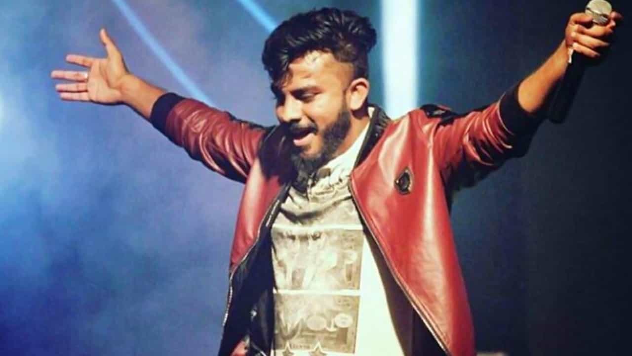 ಕಾಟನ್ ಕ್ಯಾಂಡಿ ಹಾಡು: ಚಂದನ್ ಶೆಟ್ಟಿ ಮೇಲೆ ಟ್ಯೂನ್ ಕದ್ದ ಆರೋಪ ಕಾಟನ್ ಕ್ಯಾಂಡಿ ಹಾಡು: ಚಂದನ್ ಶೆಟ್ಟಿ ಮೇಲೆ ಟ್ಯೂನ್ ಕದ್ದ ಆರೋಪ