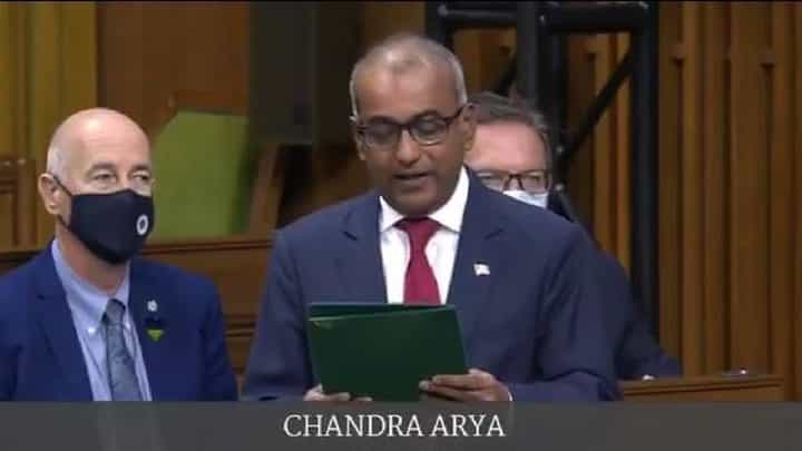 ಕೆನಡಾ ಪ್ರಧಾನಿ ಹುದ್ದೆಗೆ ನಾಮಪತ್ರ ಸಲ್ಲಿಸಿ ಕನ್ನಡದಲ್ಲೇ ಮಾತನಾಡಿದ ಚಂದ್ರ ಆರ್ಯ ಕೆನಡಾ ಪ್ರಧಾನಿ ಹುದ್ದೆಗೆ ನಾಮಪತ್ರ ಸಲ್ಲಿಸಿ ಕನ್ನಡದಲ್ಲೇ ಮಾತನಾಡಿದ ಚಂದ್ರ ಆರ್ಯ