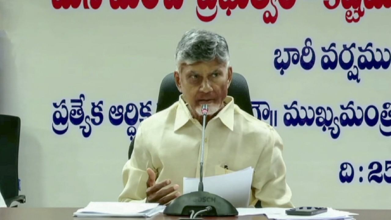 2ಕ್ಕಿಂತ ಕಡಿಮೆ ಮಕ್ಕಳಿದ್ದರೆ ಚುನಾವಣೆಯಲ್ಲಿ ಸ್ಪರ್ಧಿಸಲು ನಿಷೇಧದ ಸುಳಿವು ನೀಡಿದ ಚಂದ್ರಬಾಬು ನಾಯ್ಡು 2ಕ್ಕಿಂತ ಕಡಿಮೆ ಮಕ್ಕಳಿದ್ದರೆ ಚುನಾವಣೆಯಲ್ಲಿ ಸ್ಪರ್ಧಿಸಲು ನಿಷೇಧದ ಸುಳಿವು ನೀಡಿದ ಚಂದ್ರಬಾಬು ನಾಯ್ಡು
